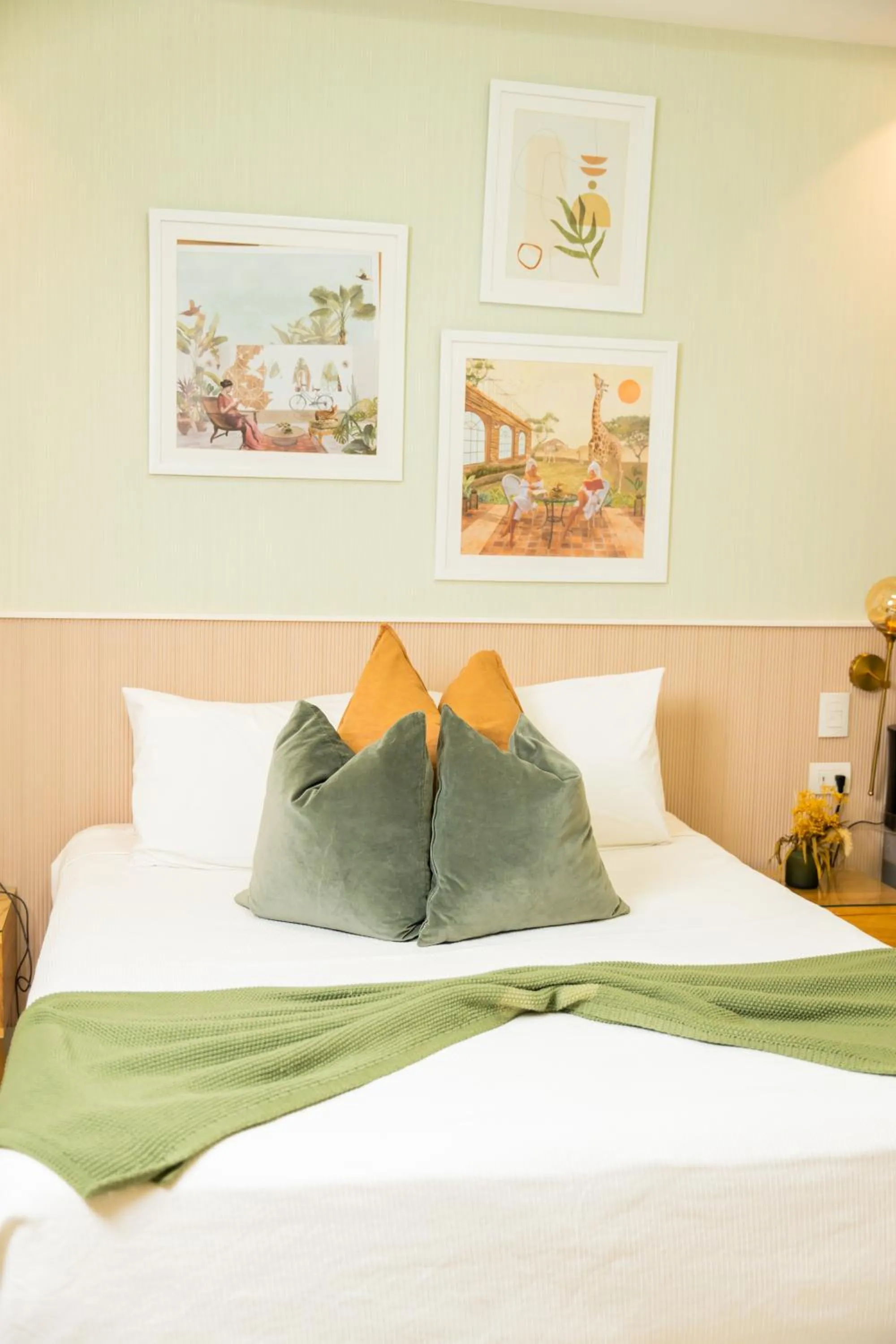 Bed in Hotel Stay Here Suites