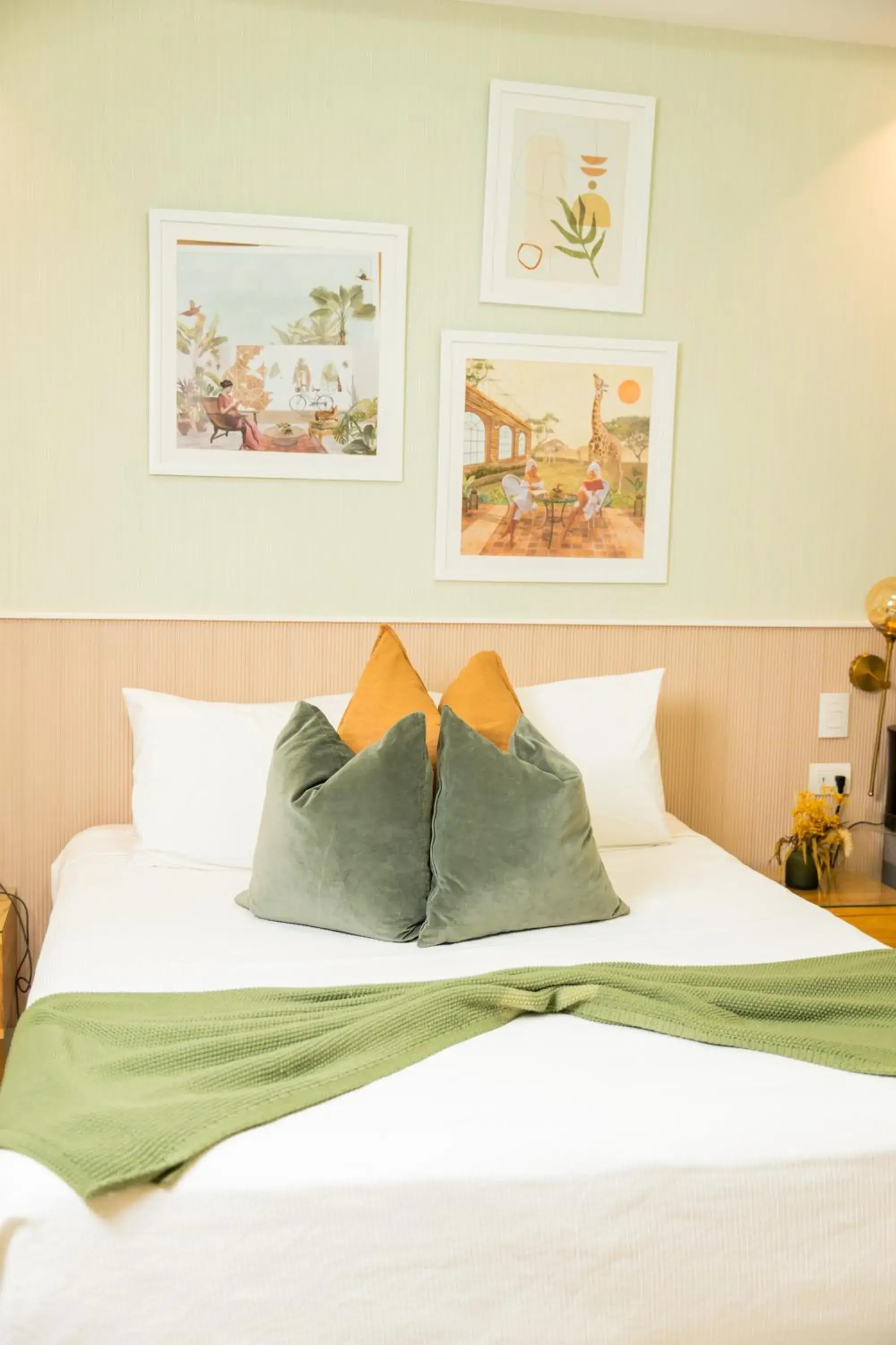 Deluxe Room in Hotel Stay Here Suites Deluxe Room in Hotel Stay Here Suites