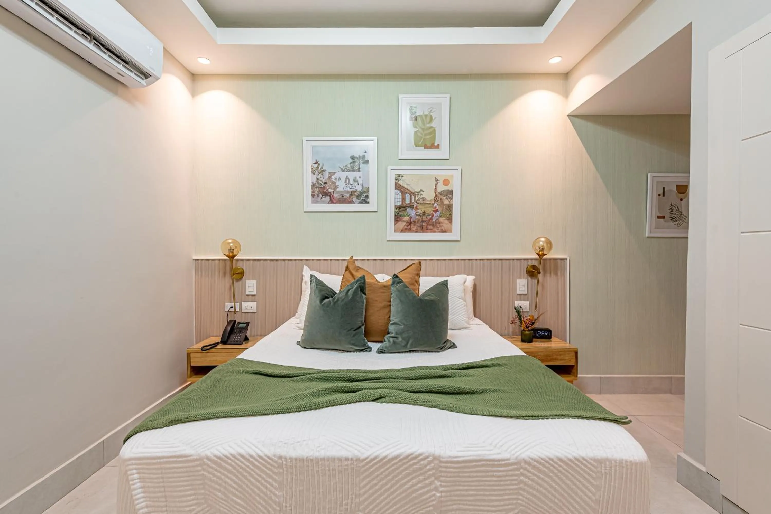 Bed in Hotel Stay Here Suites