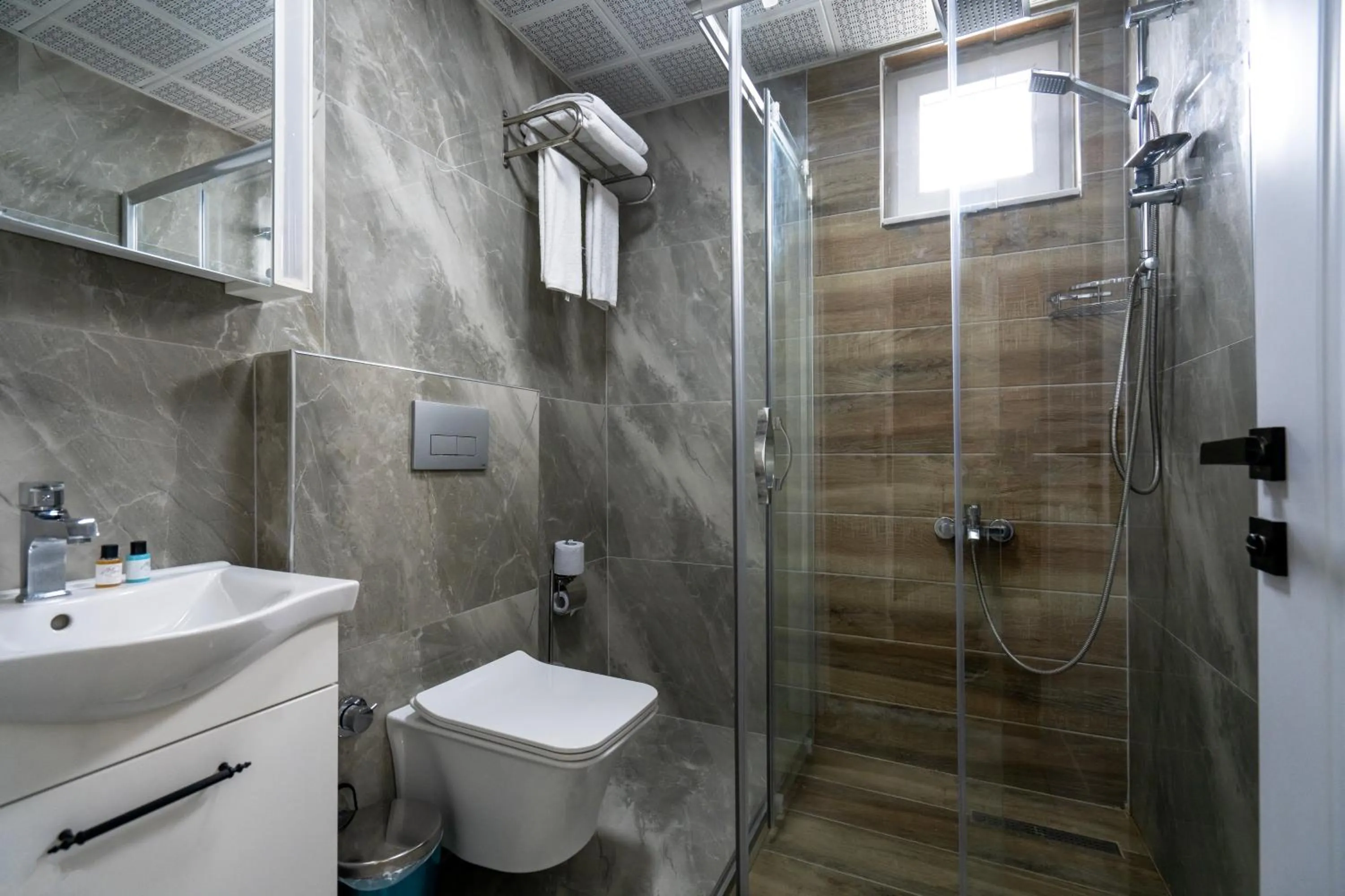 Shower in Mira Hotel Antalya