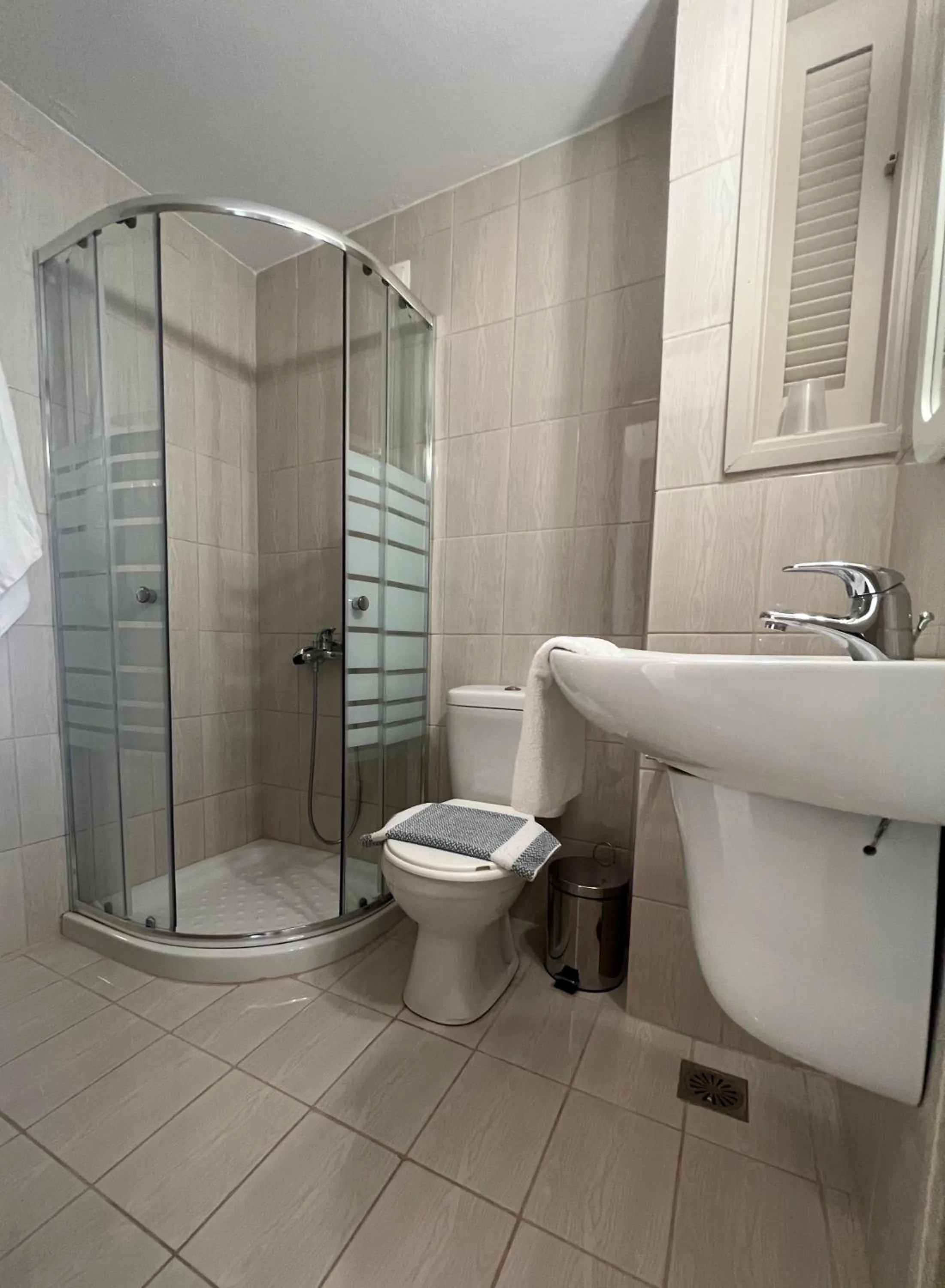 Shower in Asana Hotel