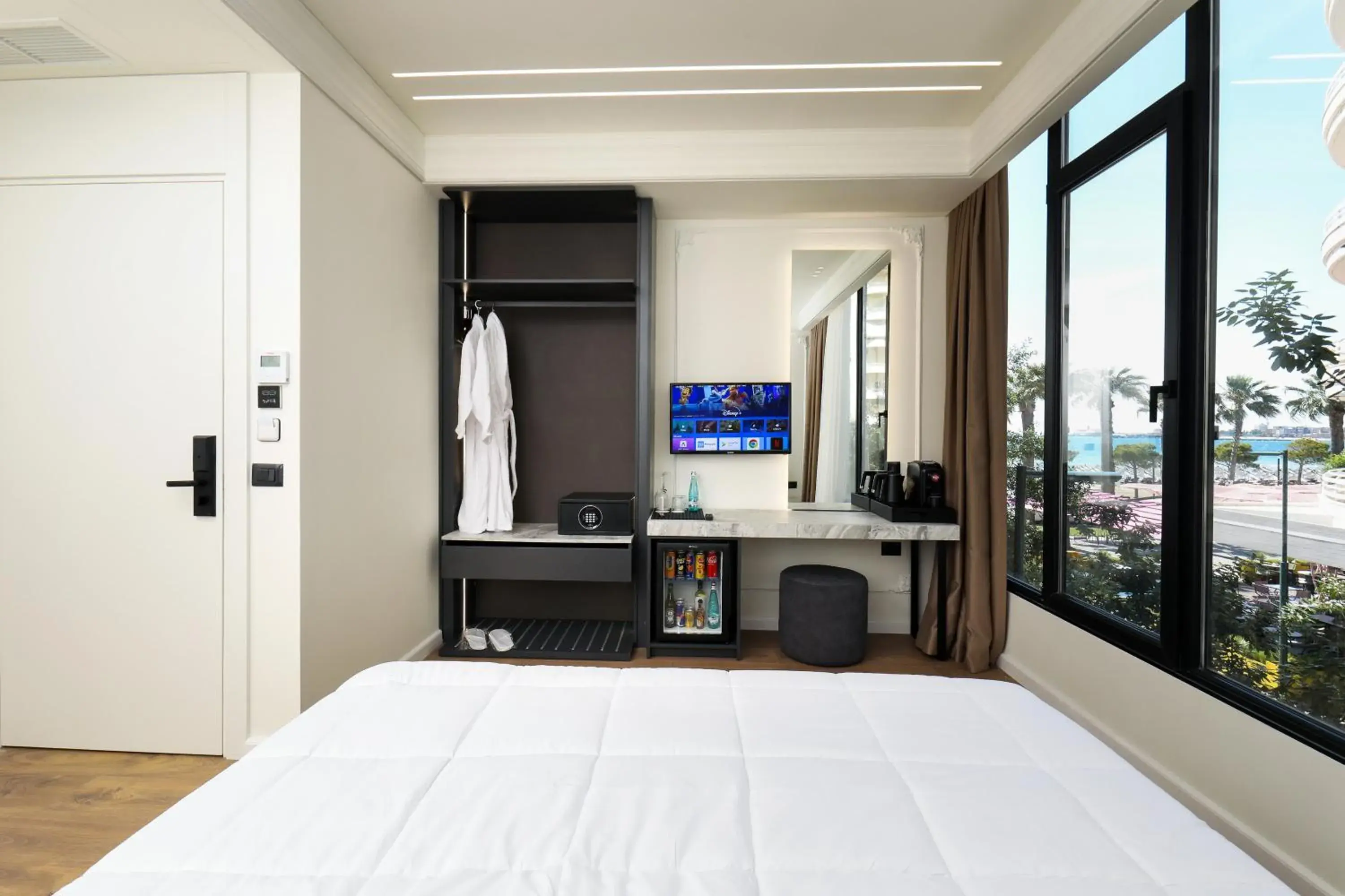 Deluxe Double Room with Side Sea View in Hotel Adore Deluxe Double Room with Side Sea View in Hotel Adore