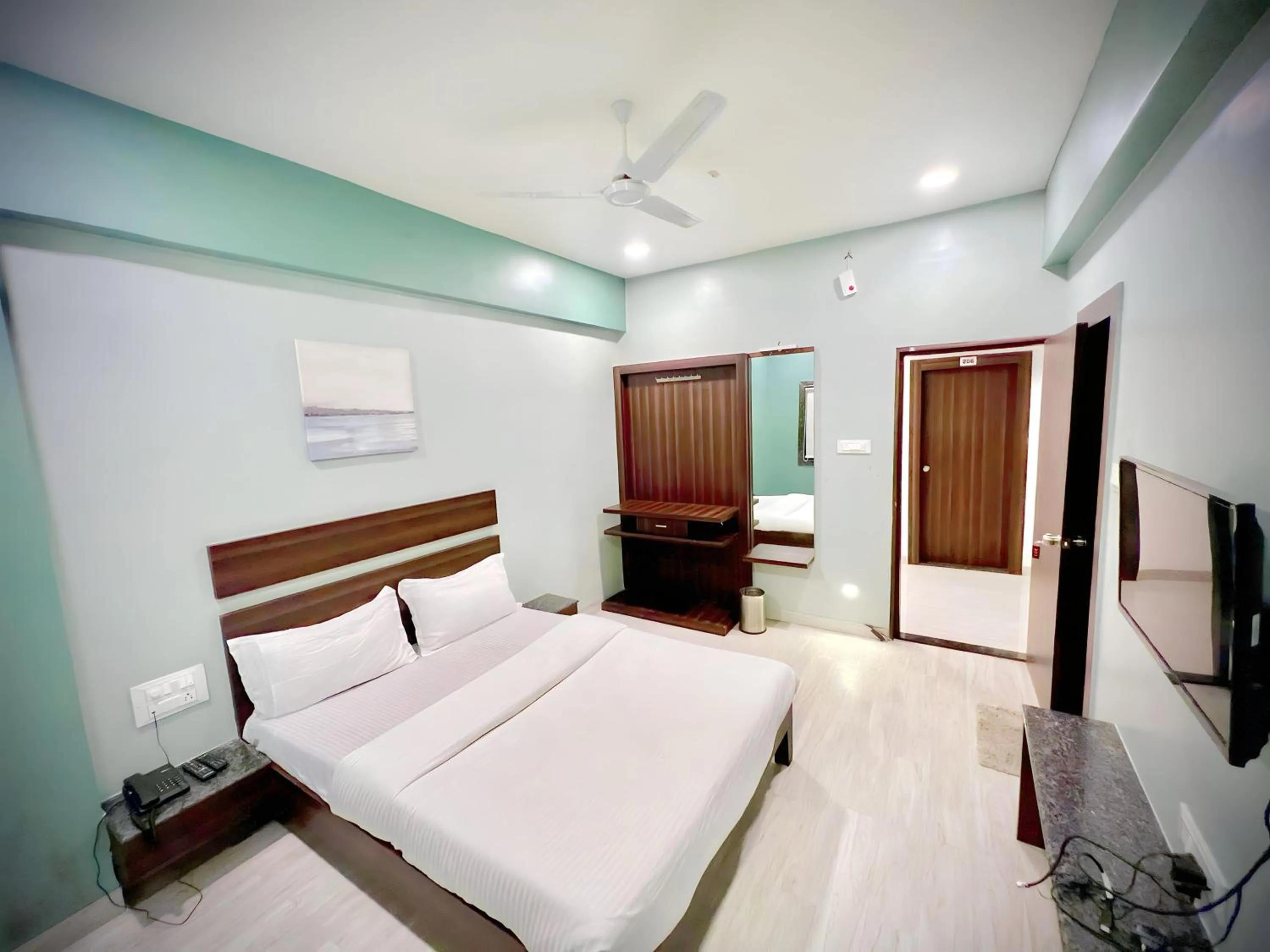 Bedroom, Bed in Hotel Rahul Regency, Aurangabad