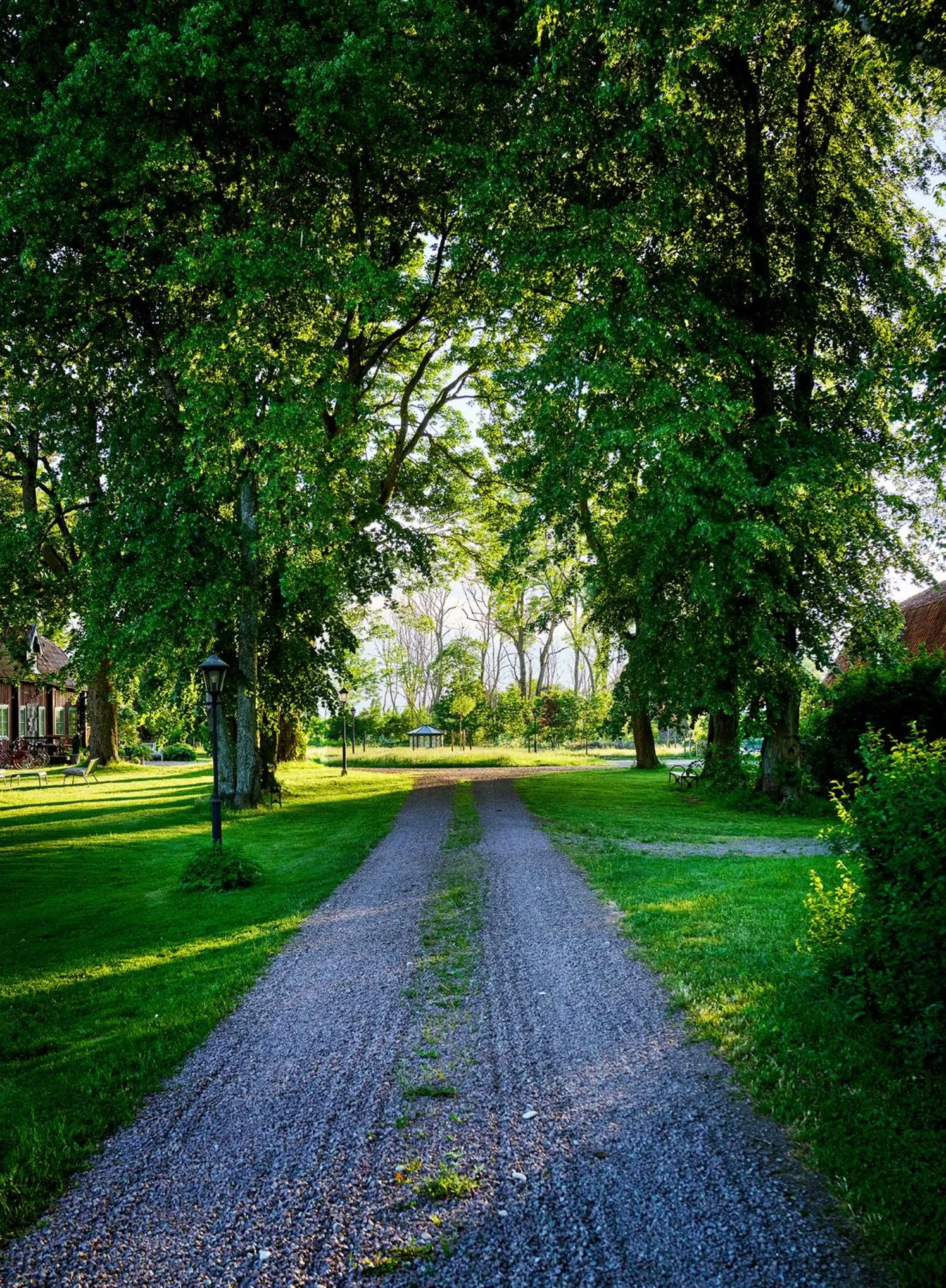 Spring in Kungs Starby Gård Bed and Breakfast