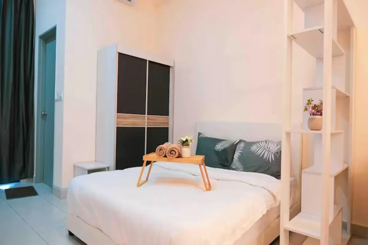 Bed in Netizen Cozy Suite By GUESTONIC
