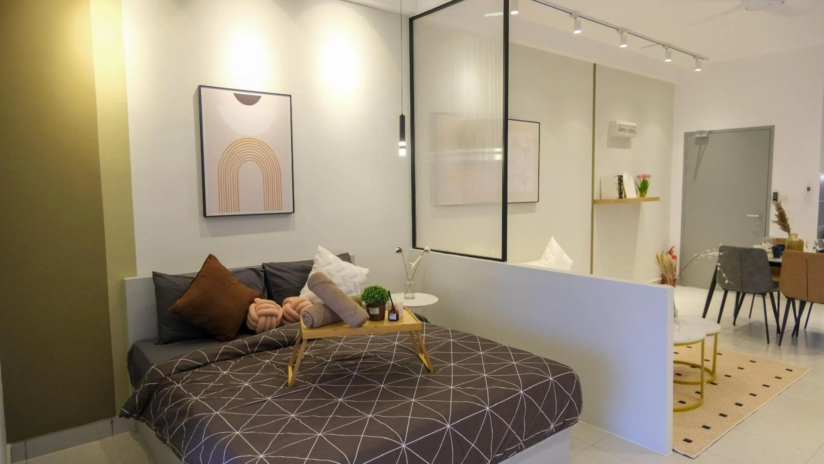 Bed in Netizen Cozy Suite By GUESTONIC