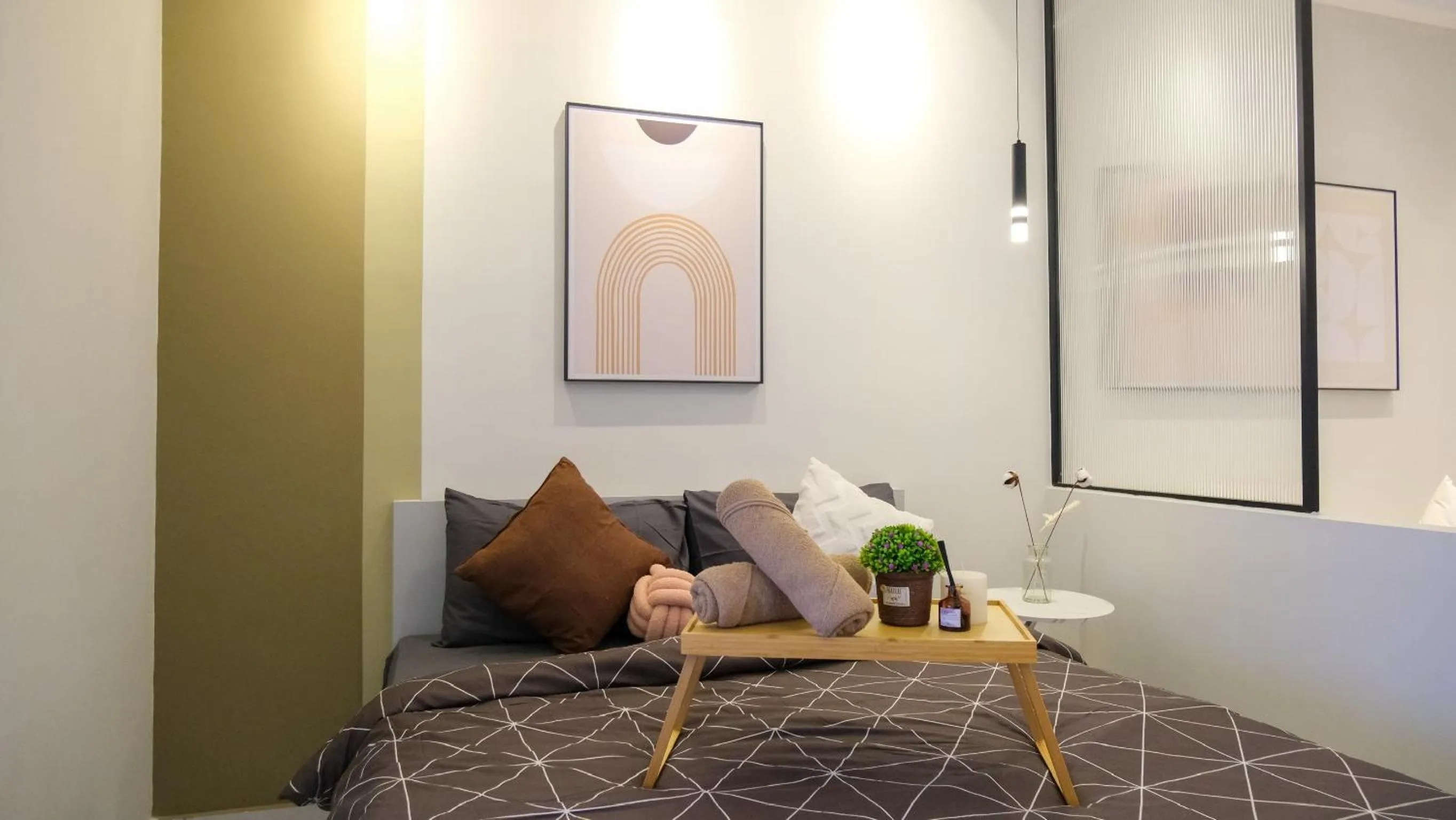 Bed in Netizen Cozy Suite By GUESTONIC