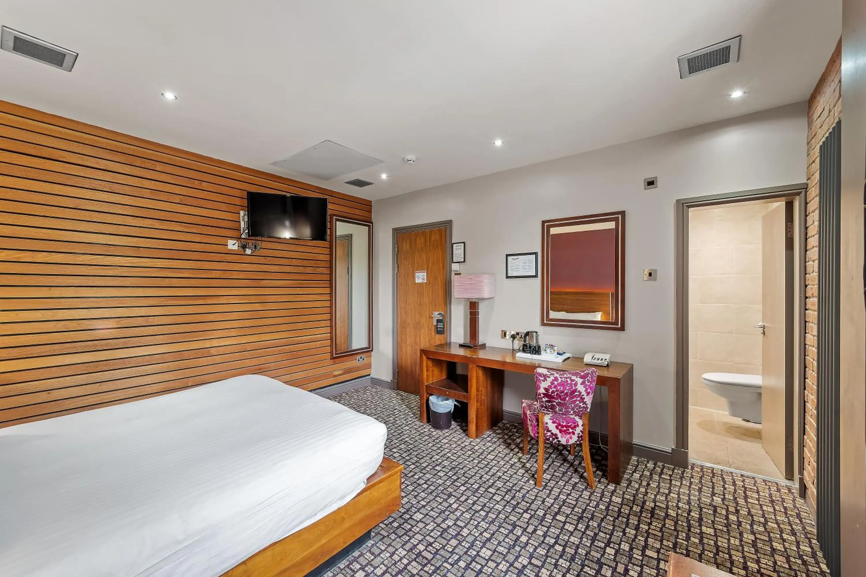 Photo of the whole room, Bed in The Rutland Hotel Photo of the whole room, Bed in The Rutland Hotel