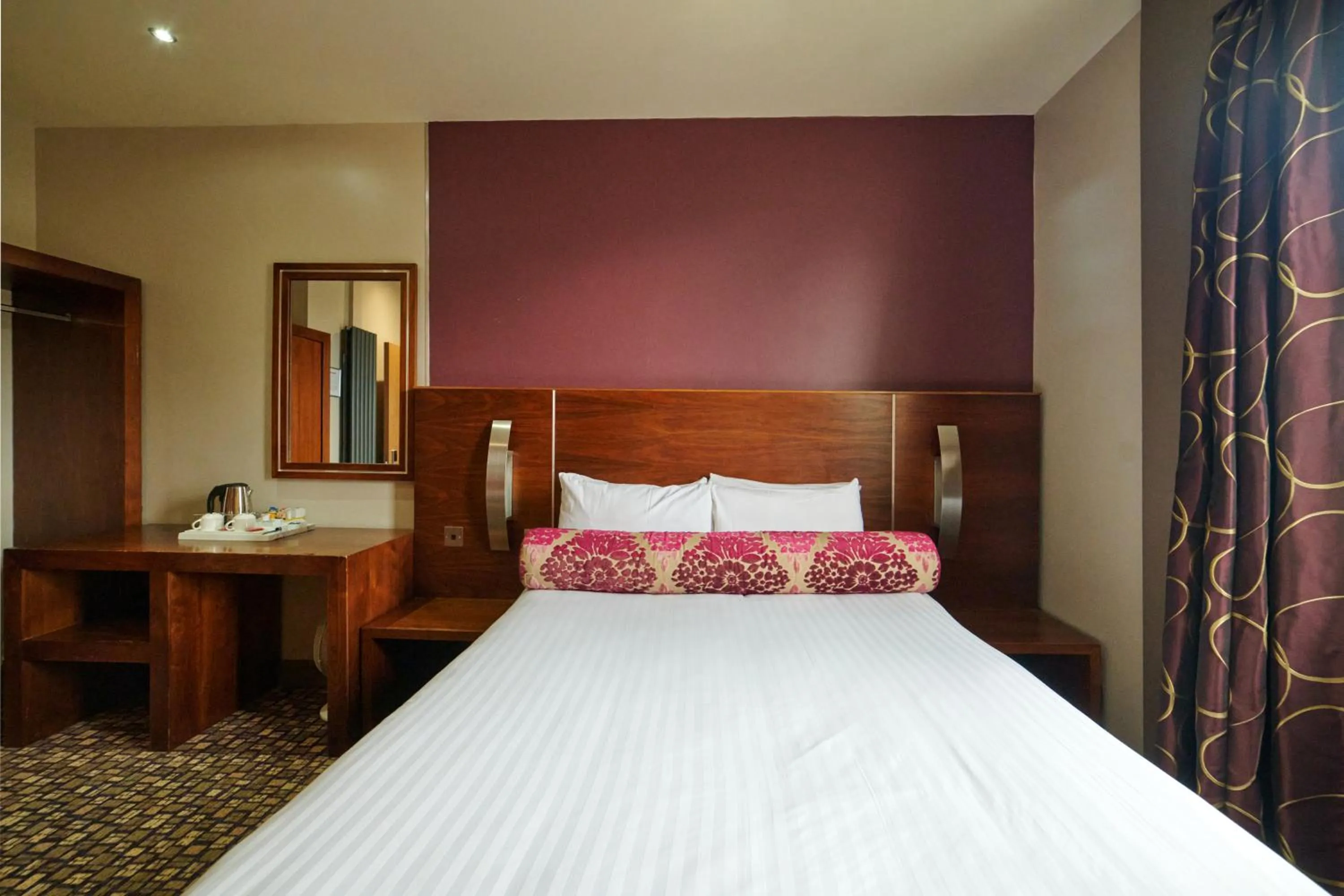 Bed in The Rutland Hotel