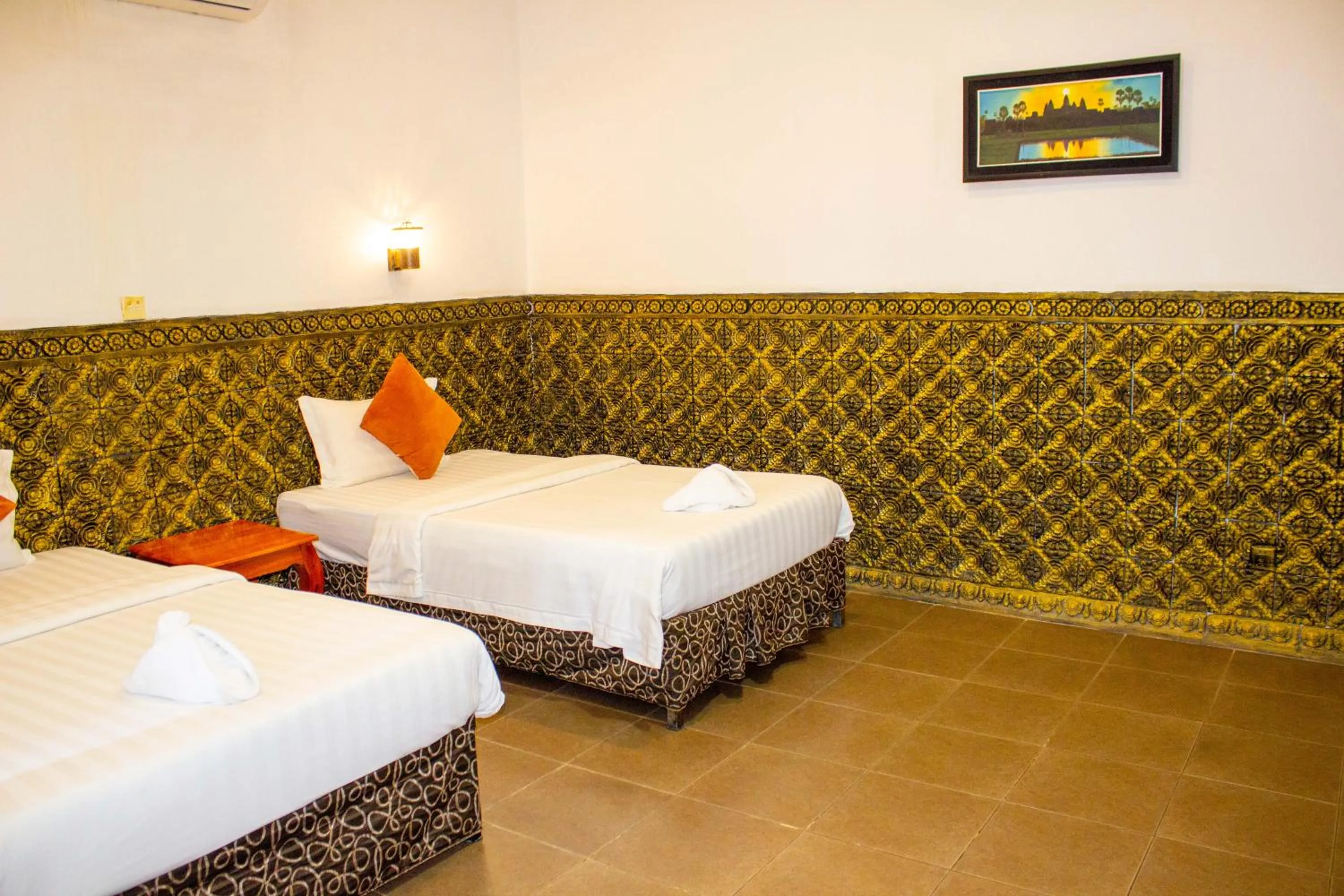 Bed in Le Hotel Hotel Phnom Penh