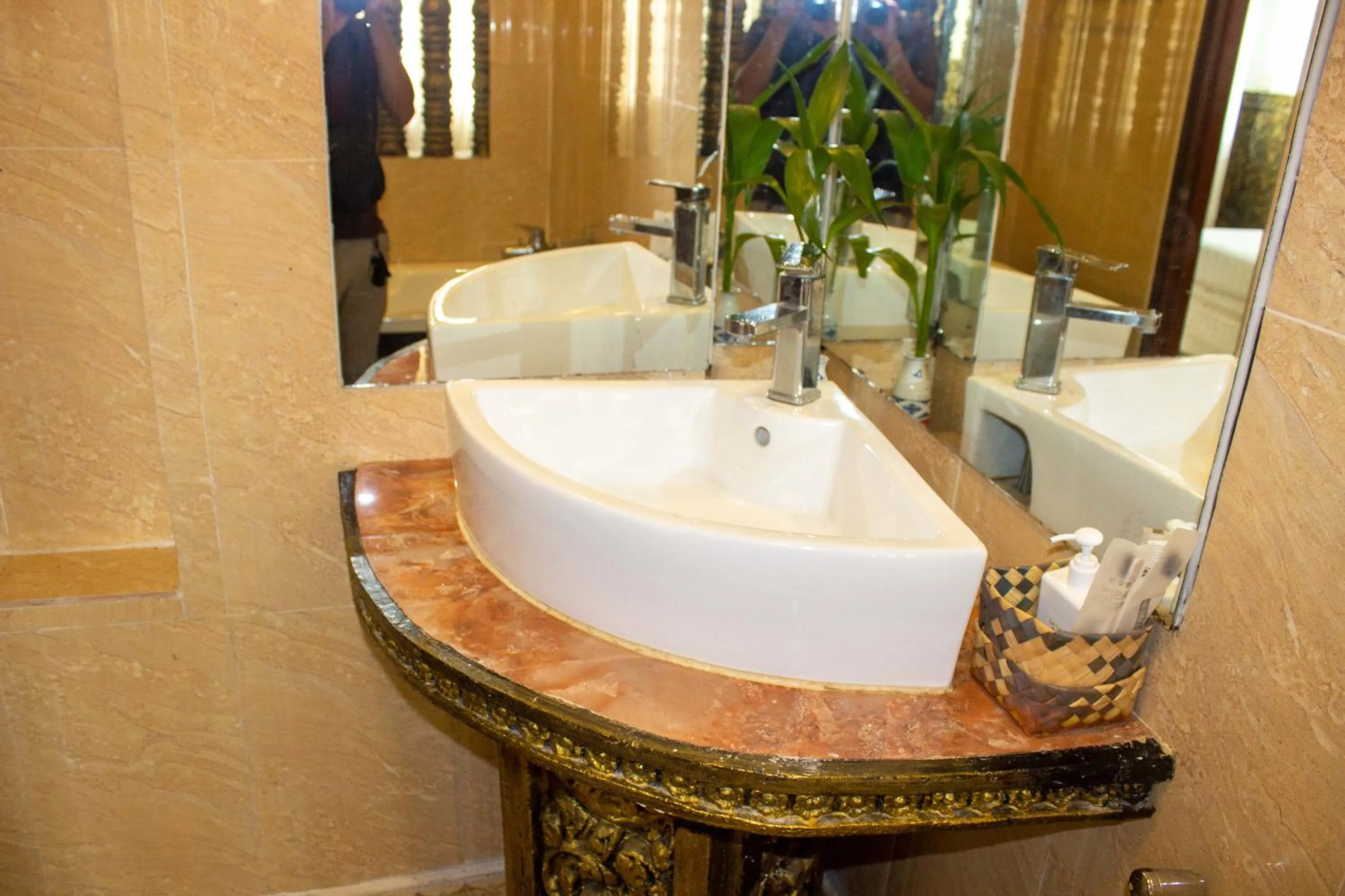 Bathroom in Le Hotel Hotel Phnom Penh