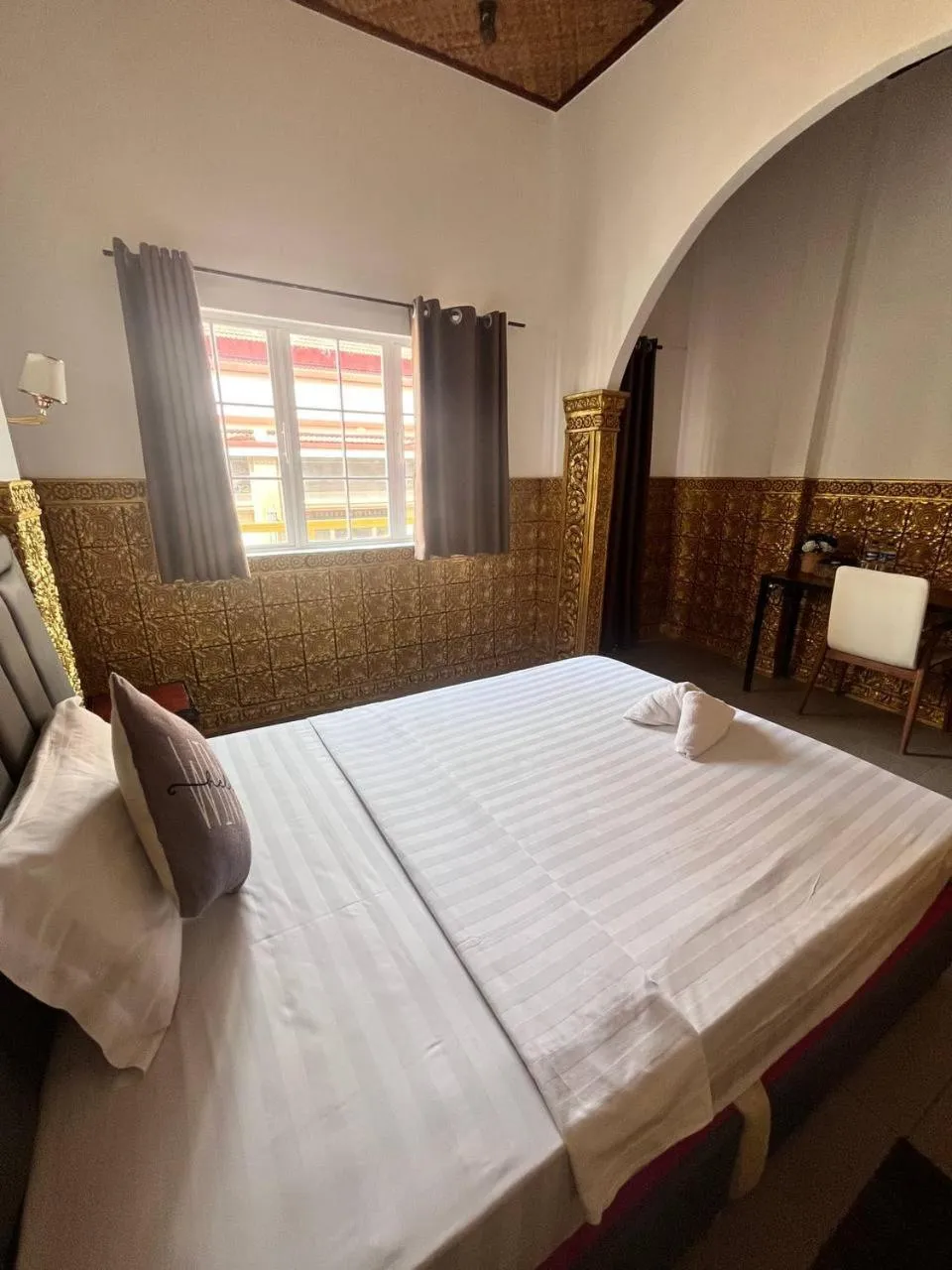 Bed in Le Hotel Hotel Phnom Penh