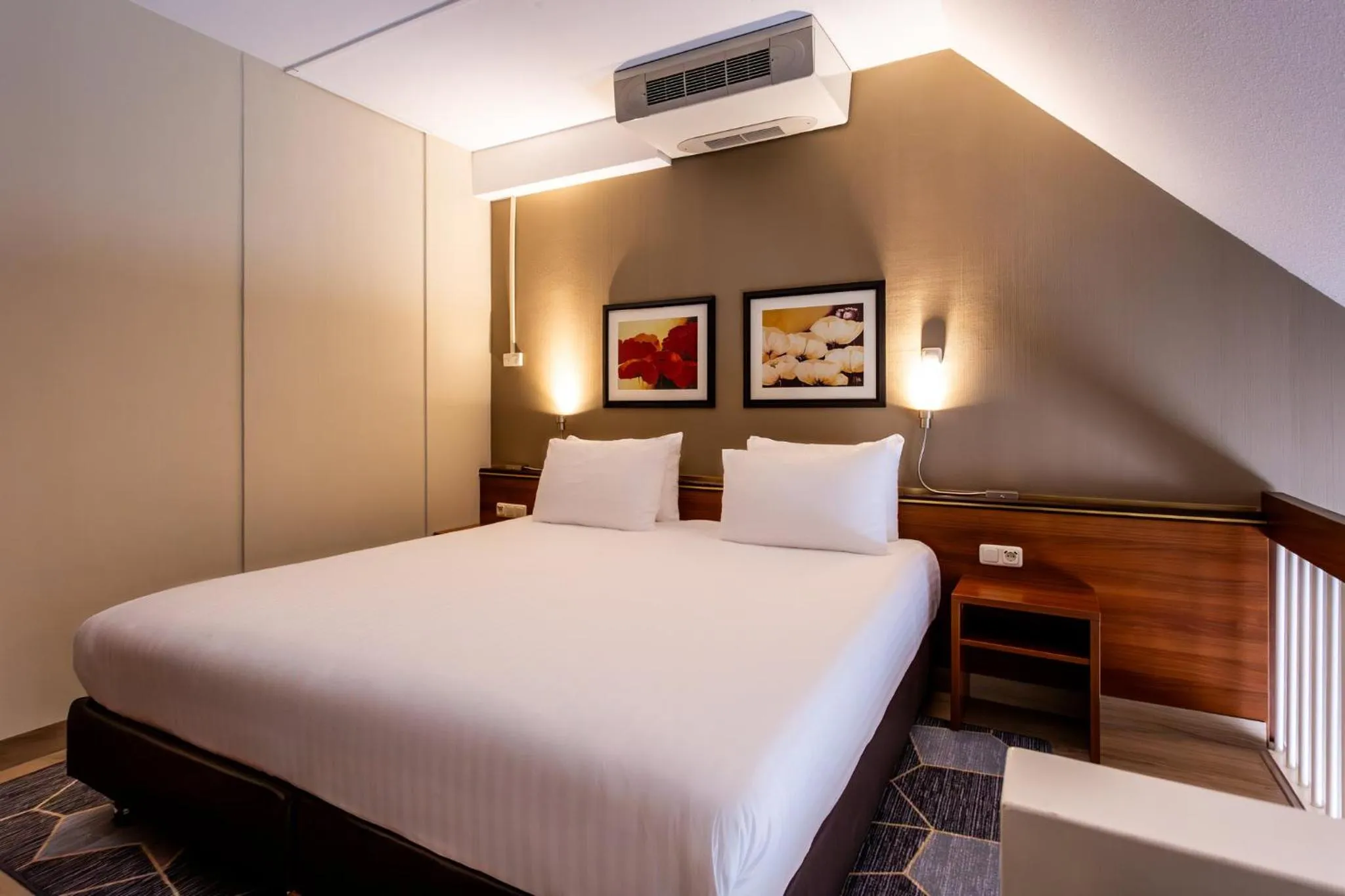 Photo of the whole room, Bed in Crowne Plaza Maastricht by IHG