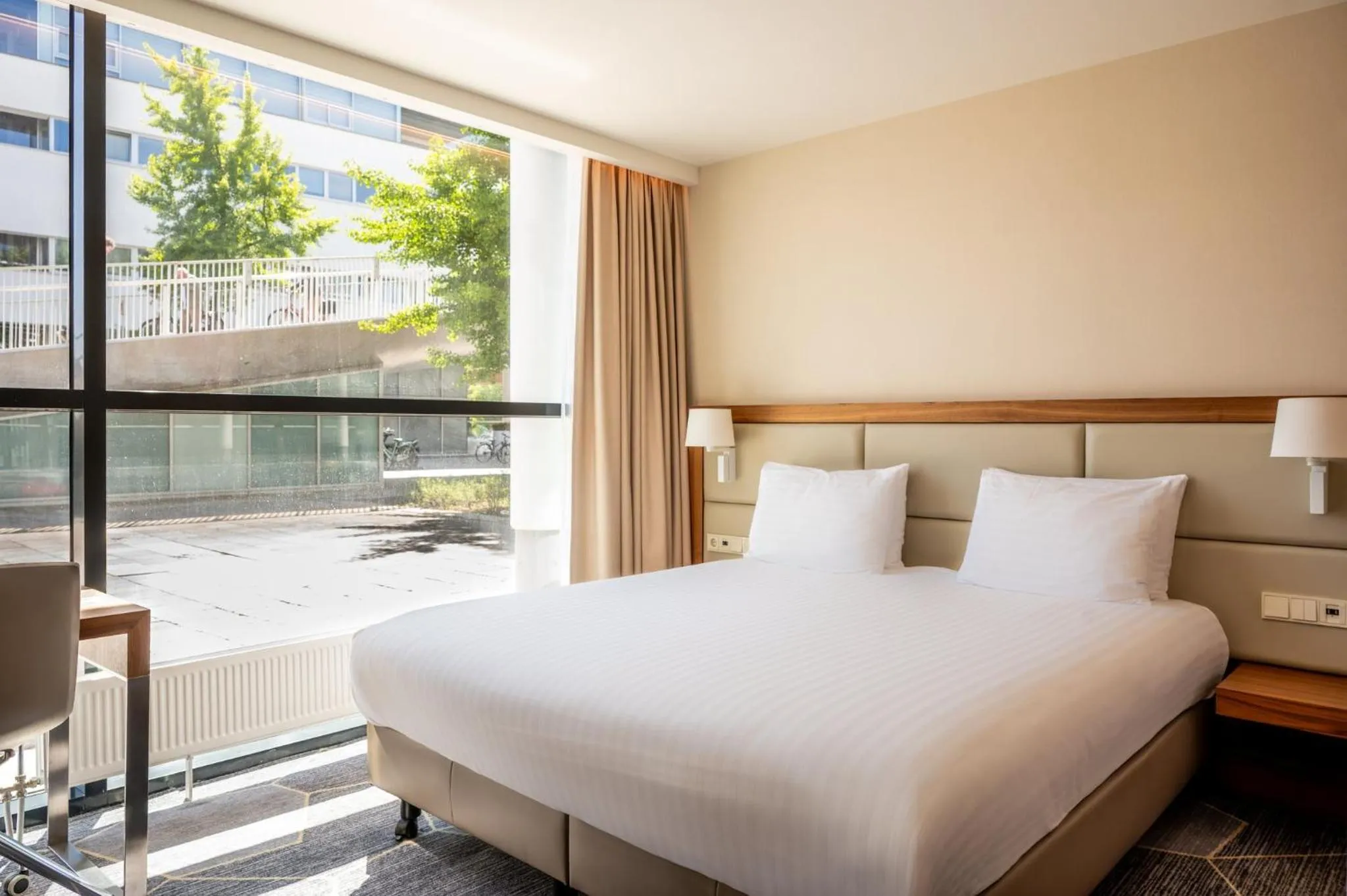 Photo of the whole room, Bed in Crowne Plaza Maastricht by IHG