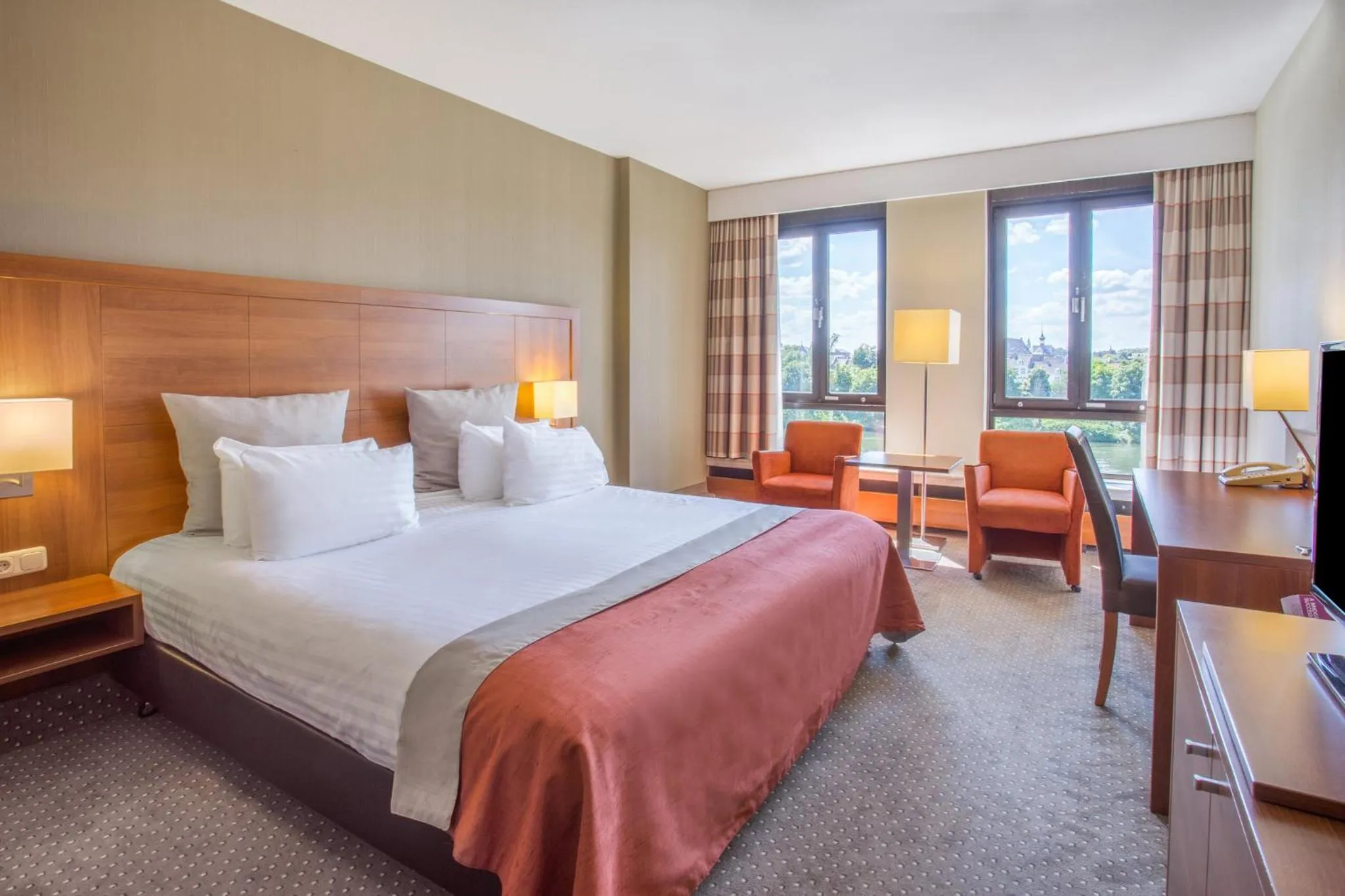 Photo of the whole room, Bed in Crowne Plaza Maastricht by IHG