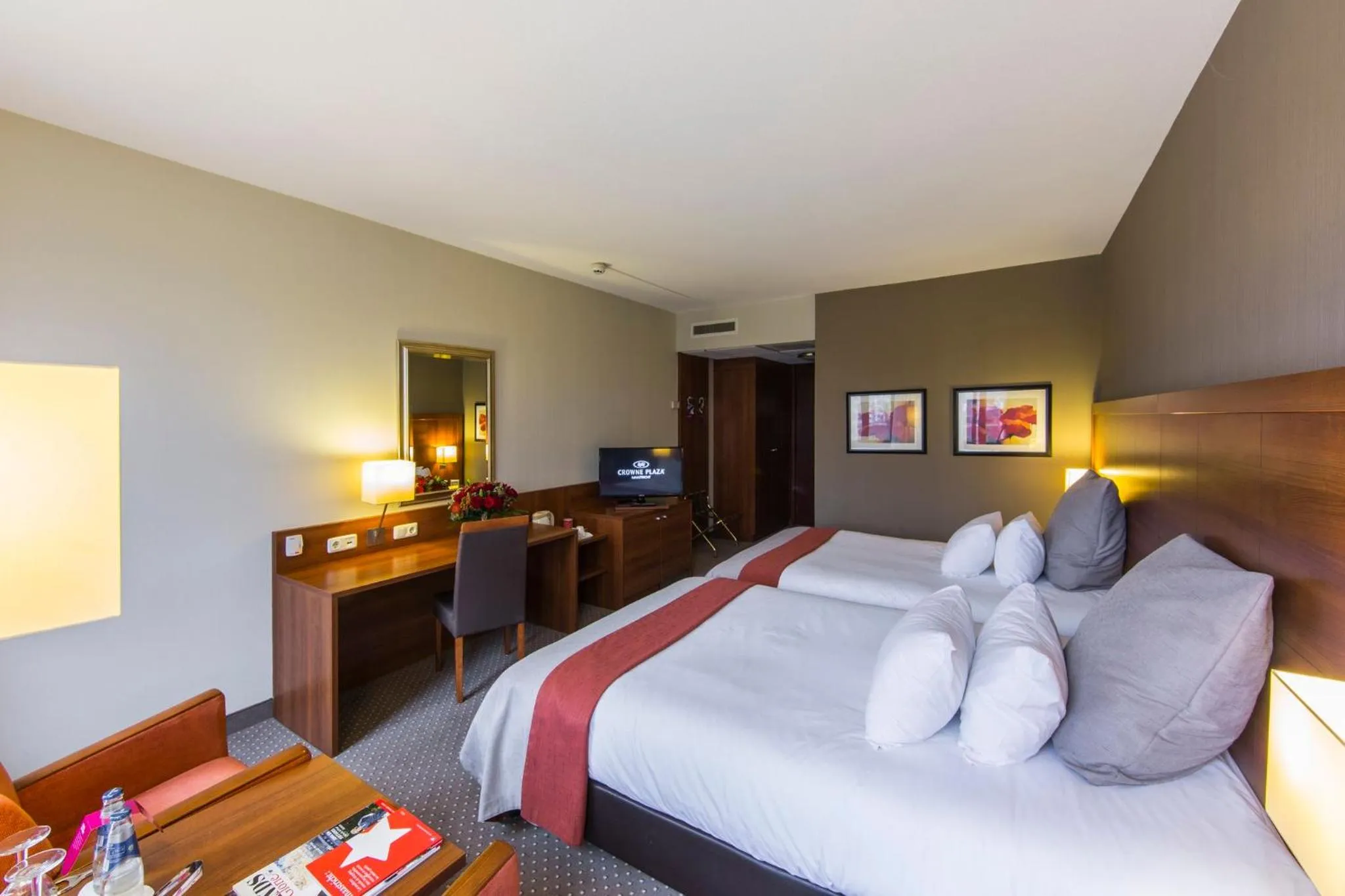 Photo of the whole room, Bed in Crowne Plaza Maastricht by IHG