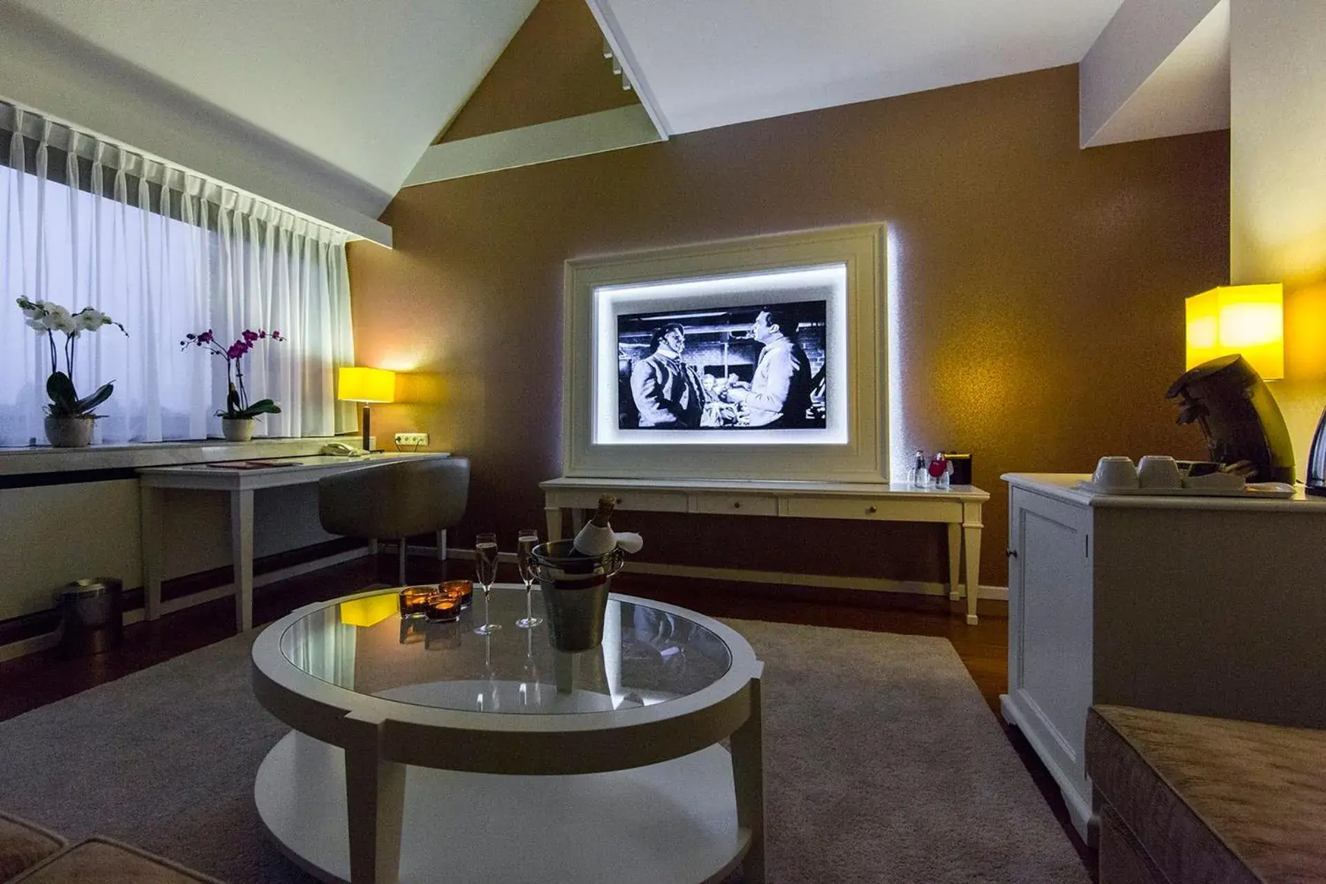 Bedroom in Crowne Plaza Maastricht by IHG Bedroom in Crowne Plaza Maastricht by IHG