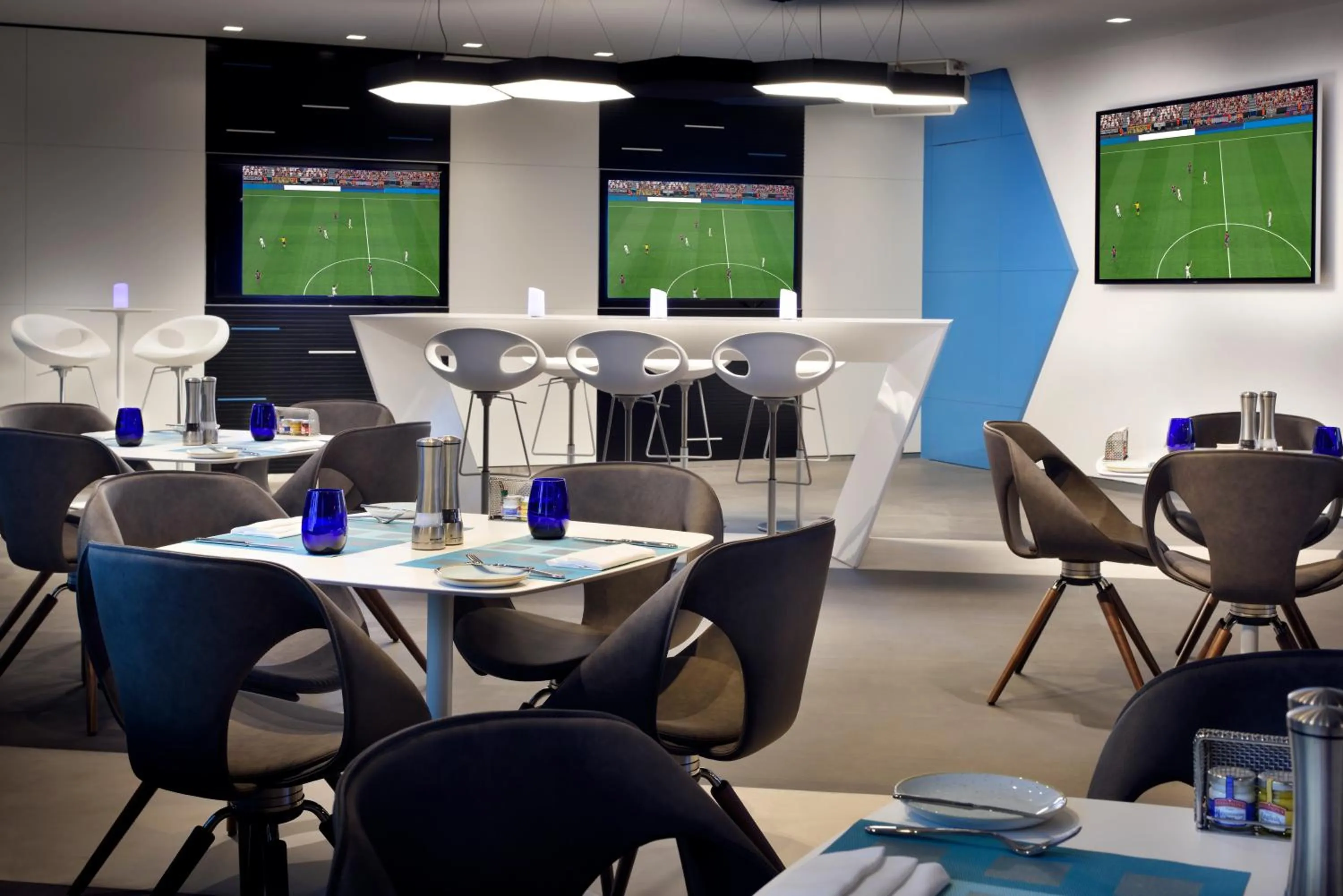 Lounge or bar in Southern Sun Abu Dhabi