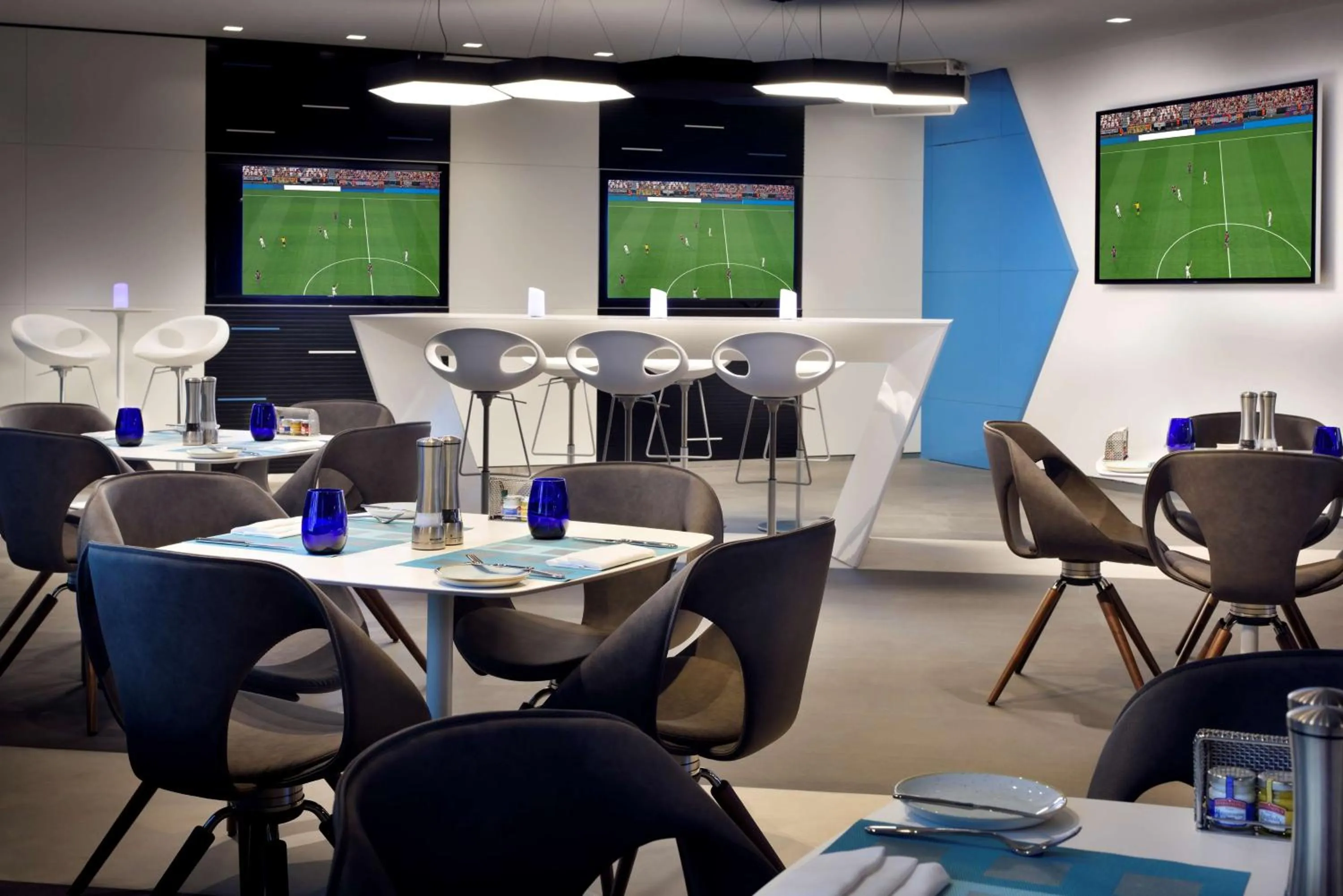 Lounge or bar in Southern Sun Abu Dhabi