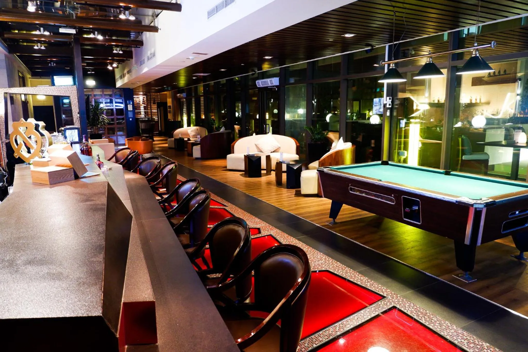Lounge or bar in Southern Sun Abu Dhabi