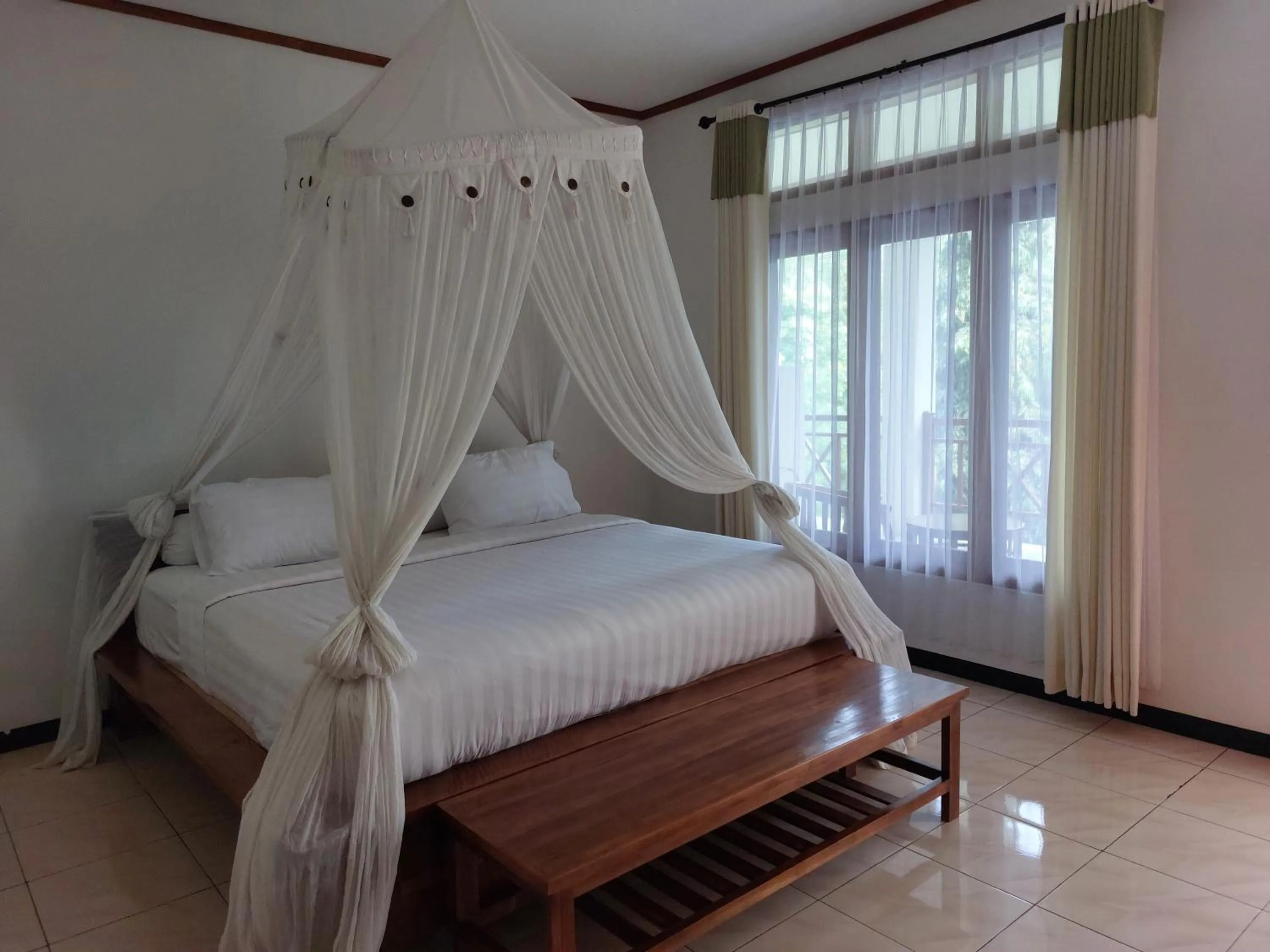 Bedroom, Bed in Hôtel La Belle Etoile