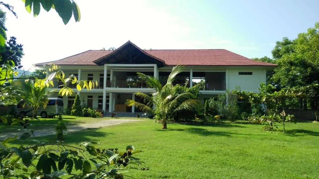 Property building in Hôtel La Belle Etoile
