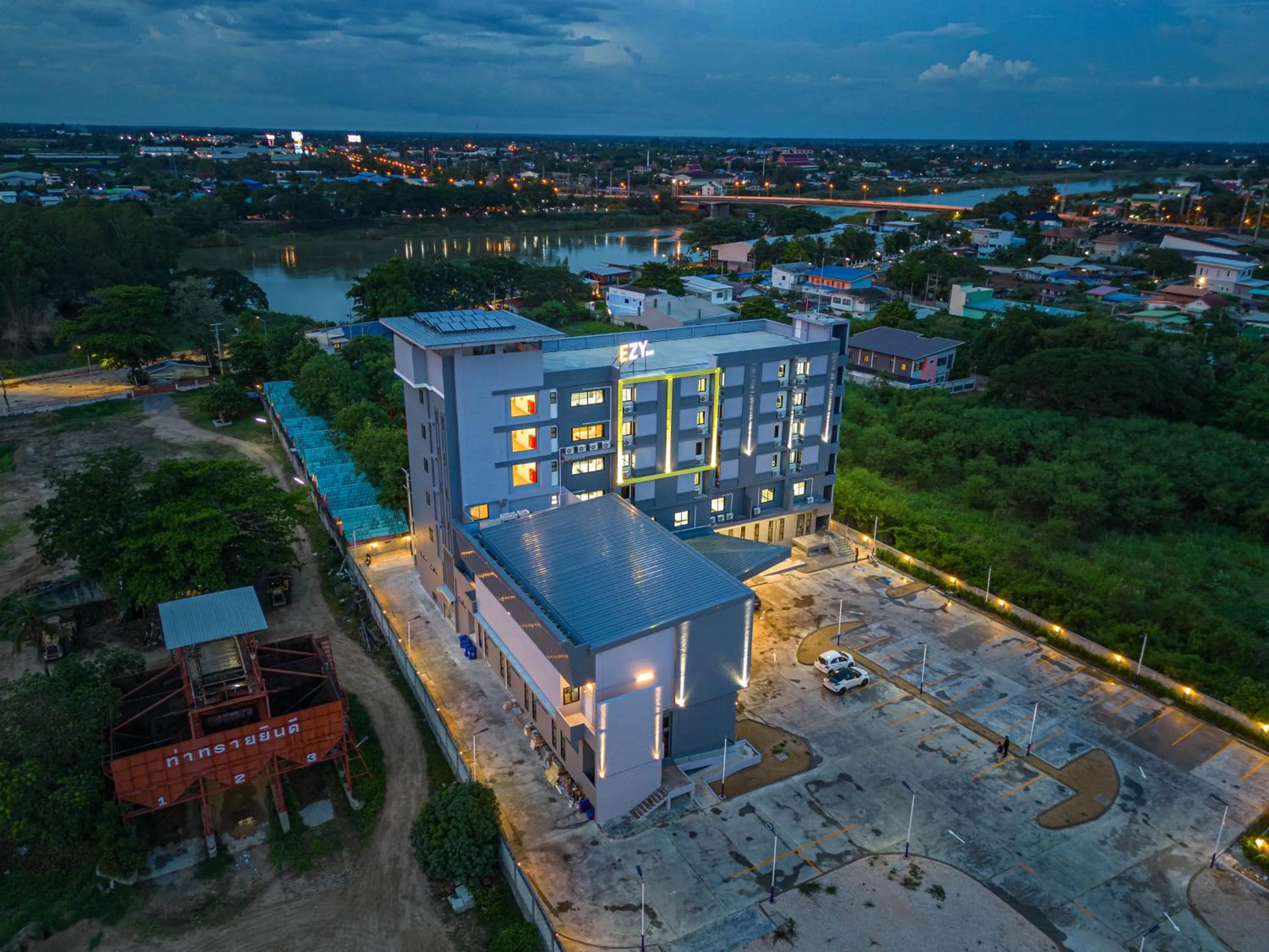 Property building in Ezyinn