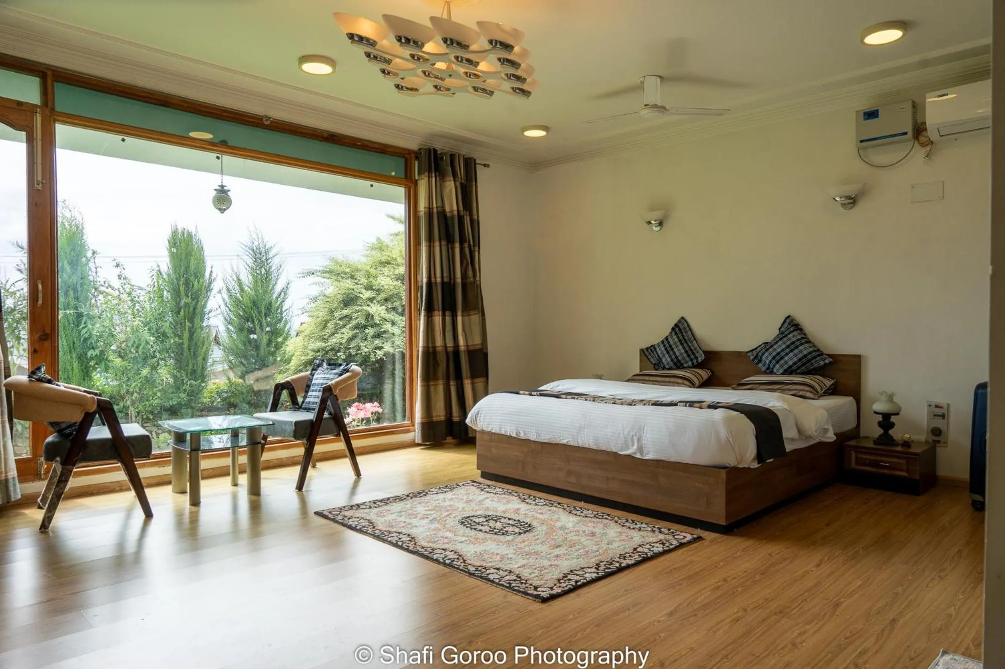 Photo of the whole room, Bed in Orania