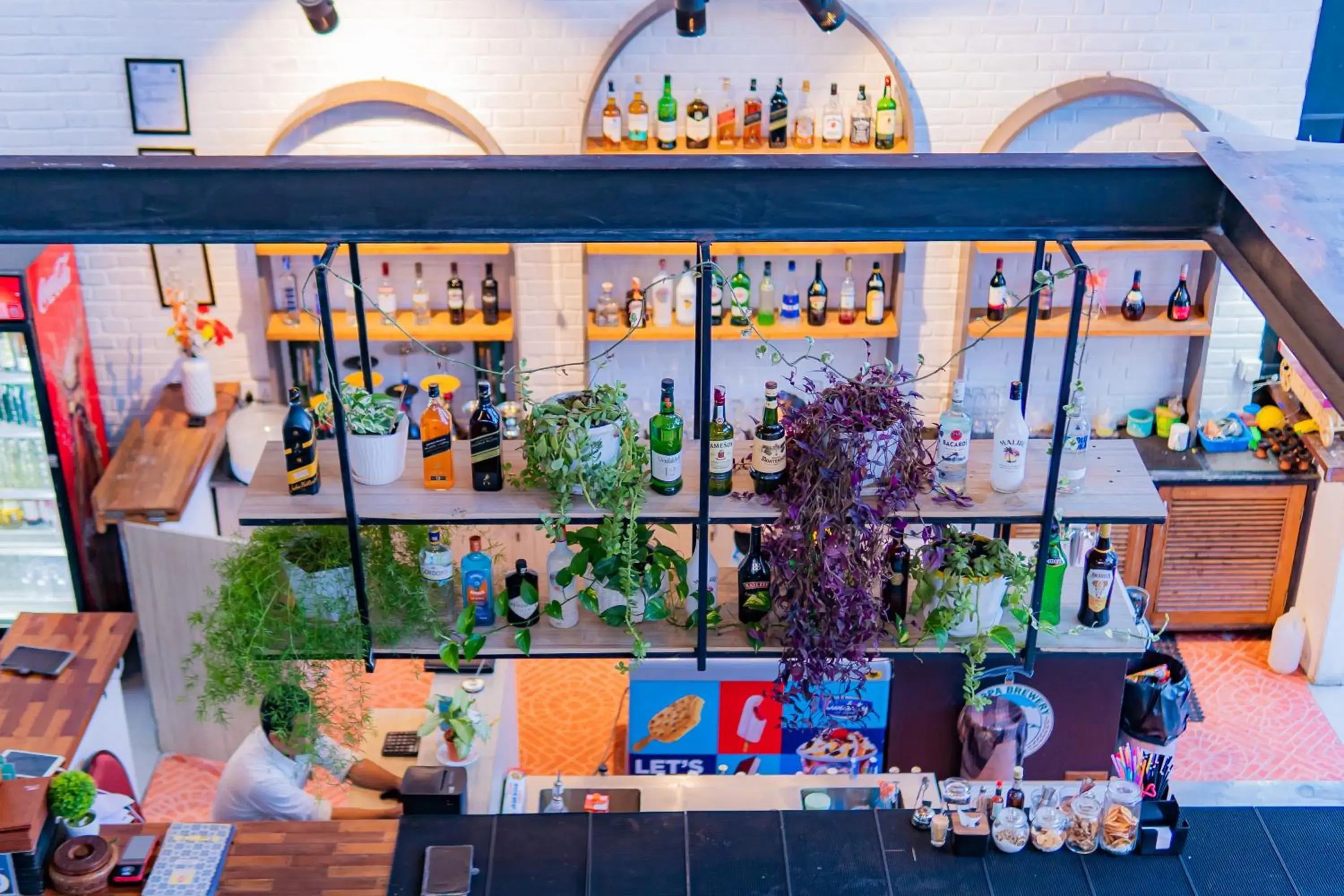 Lounge or bar in Majestic Lake Front Hotel & Suites Lounge or bar in Majestic Lake Front Hotel & Suites