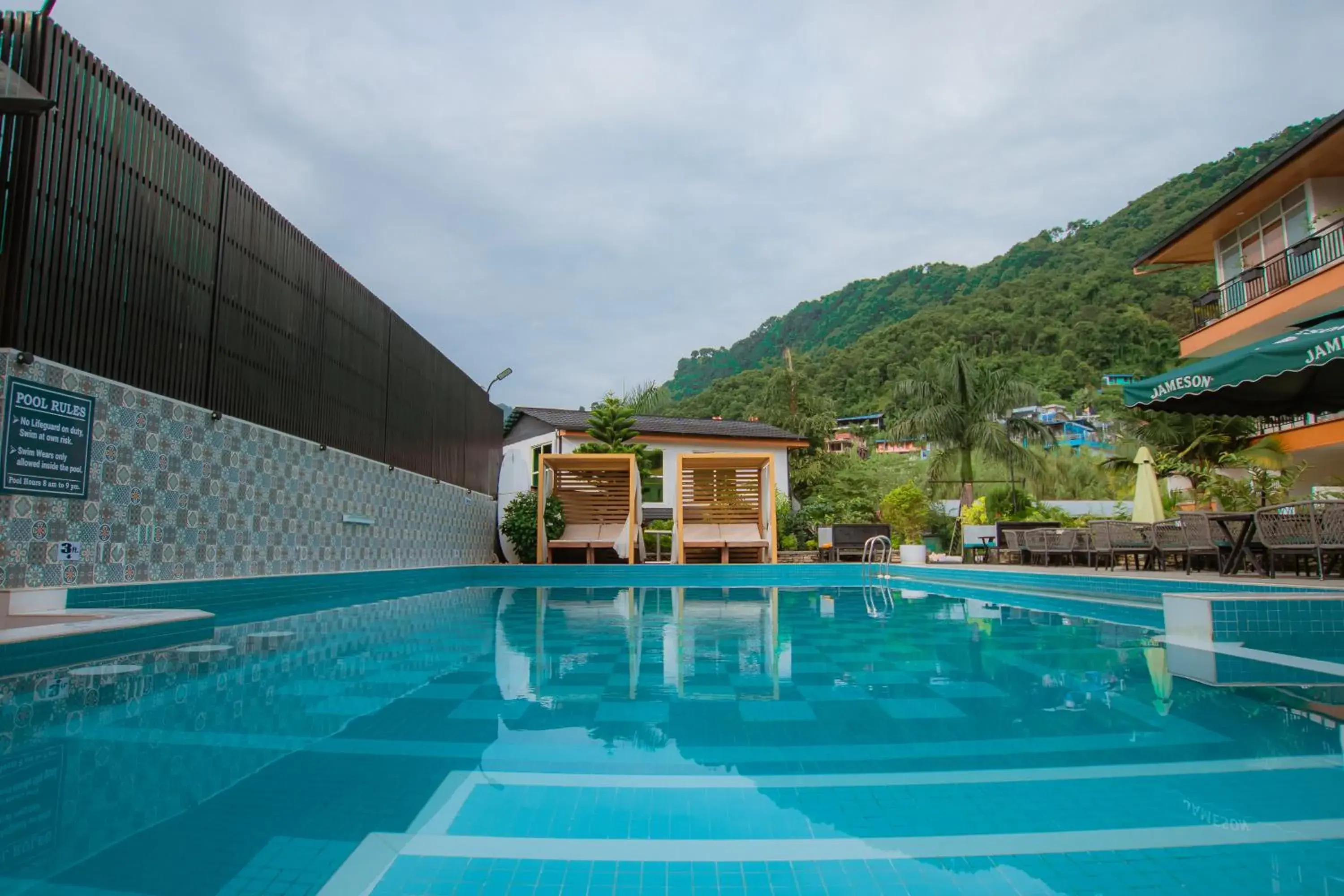 Swimming pool in Majestic Lake Front Hotel & Suites Swimming pool in Majestic Lake Front Hotel & Suites