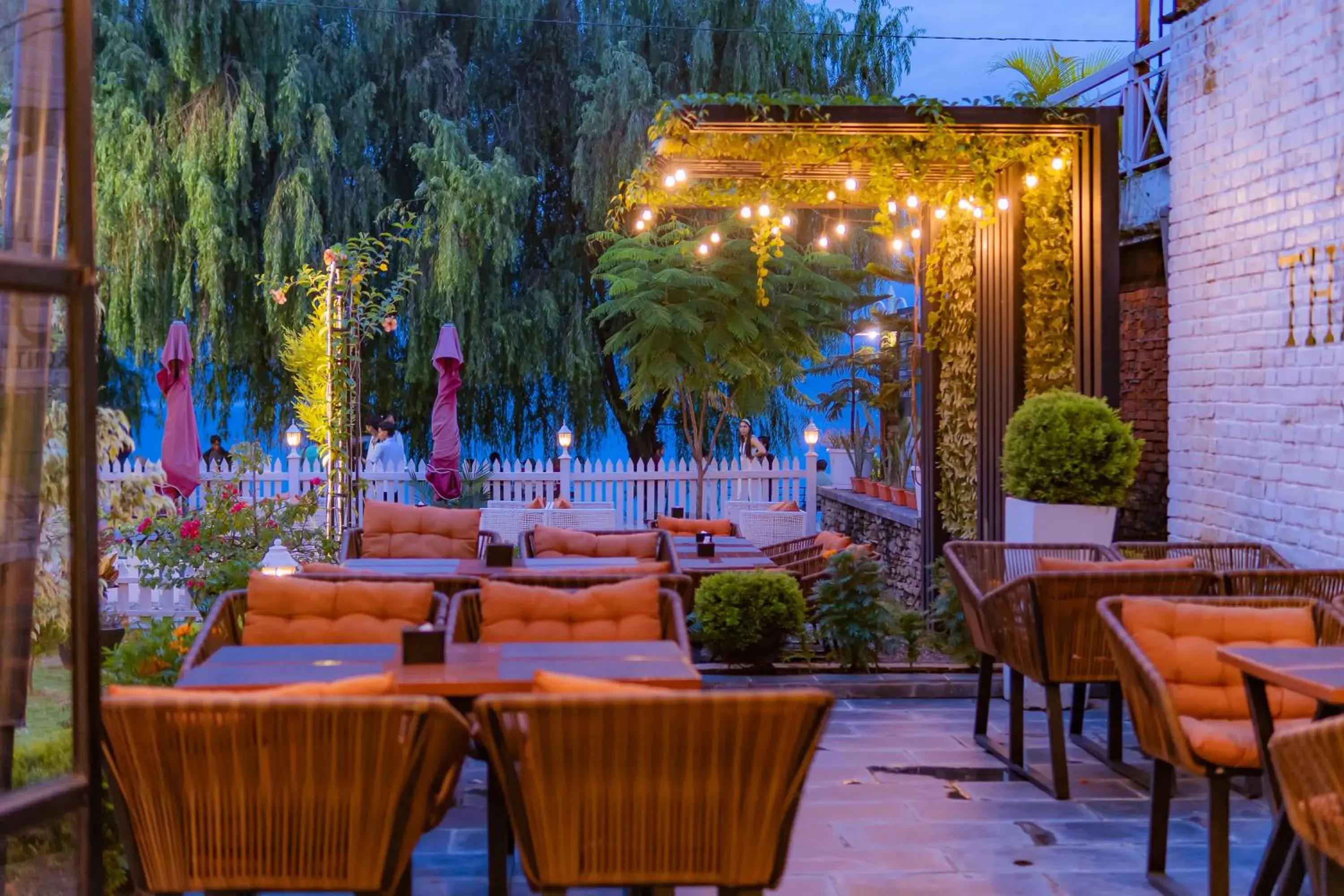 Restaurant/places to eat in Majestic Lake Front Hotel & Suites Restaurant/places to eat in Majestic Lake Front Hotel & Suites