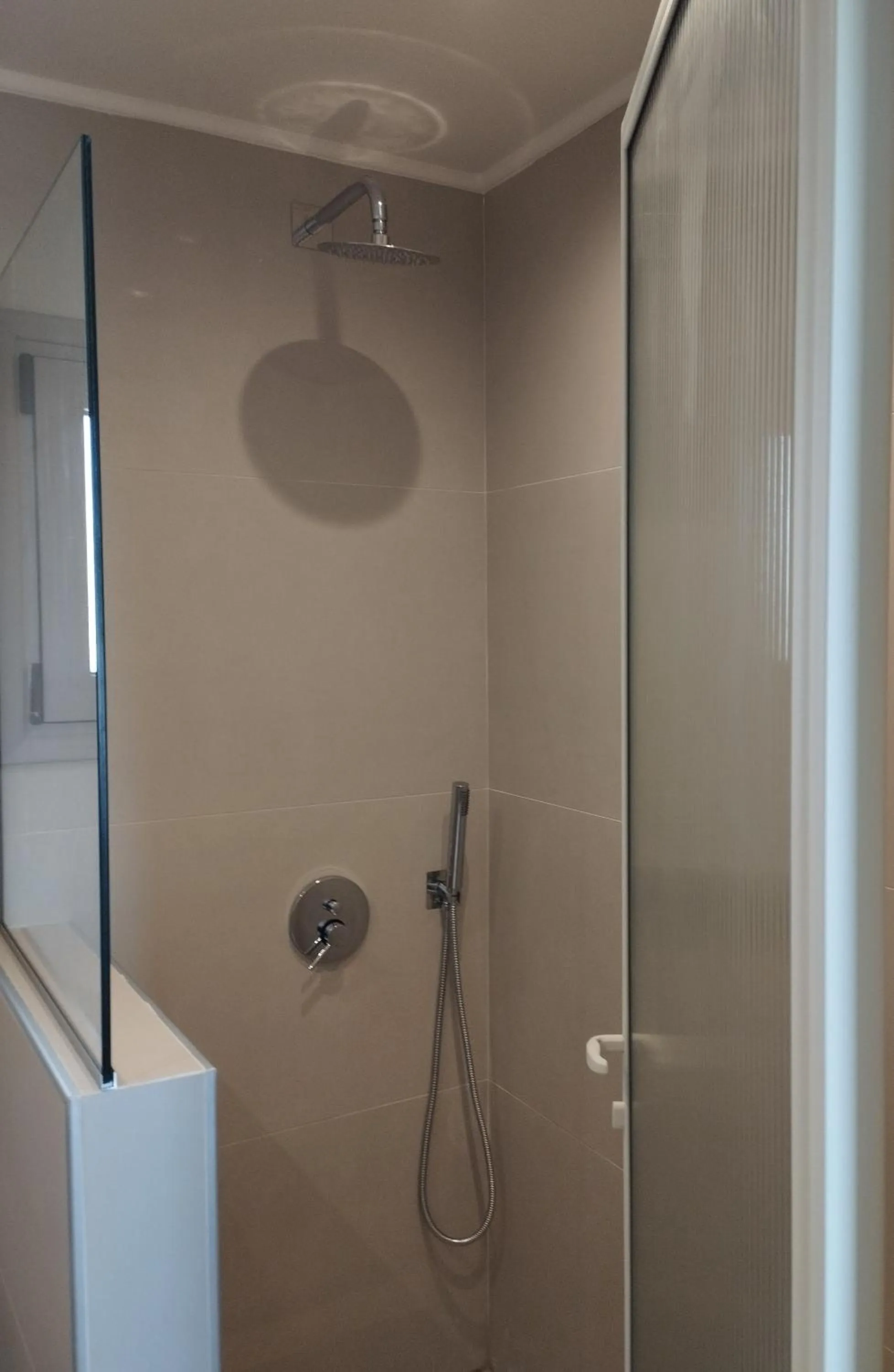 Shower in Pnoe Eco Residences