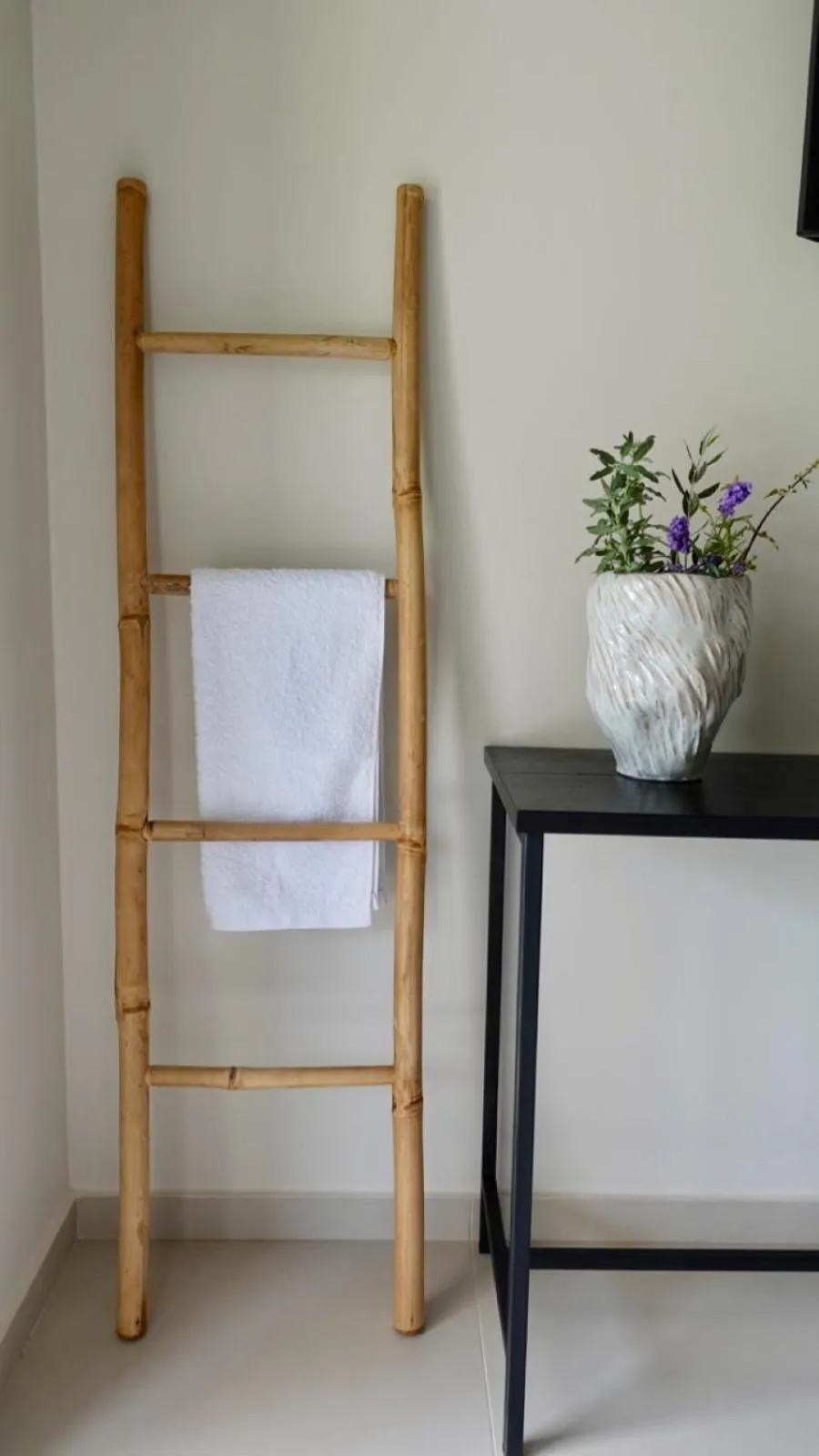 Decorative detail, Bed in Pnoe Eco Residences