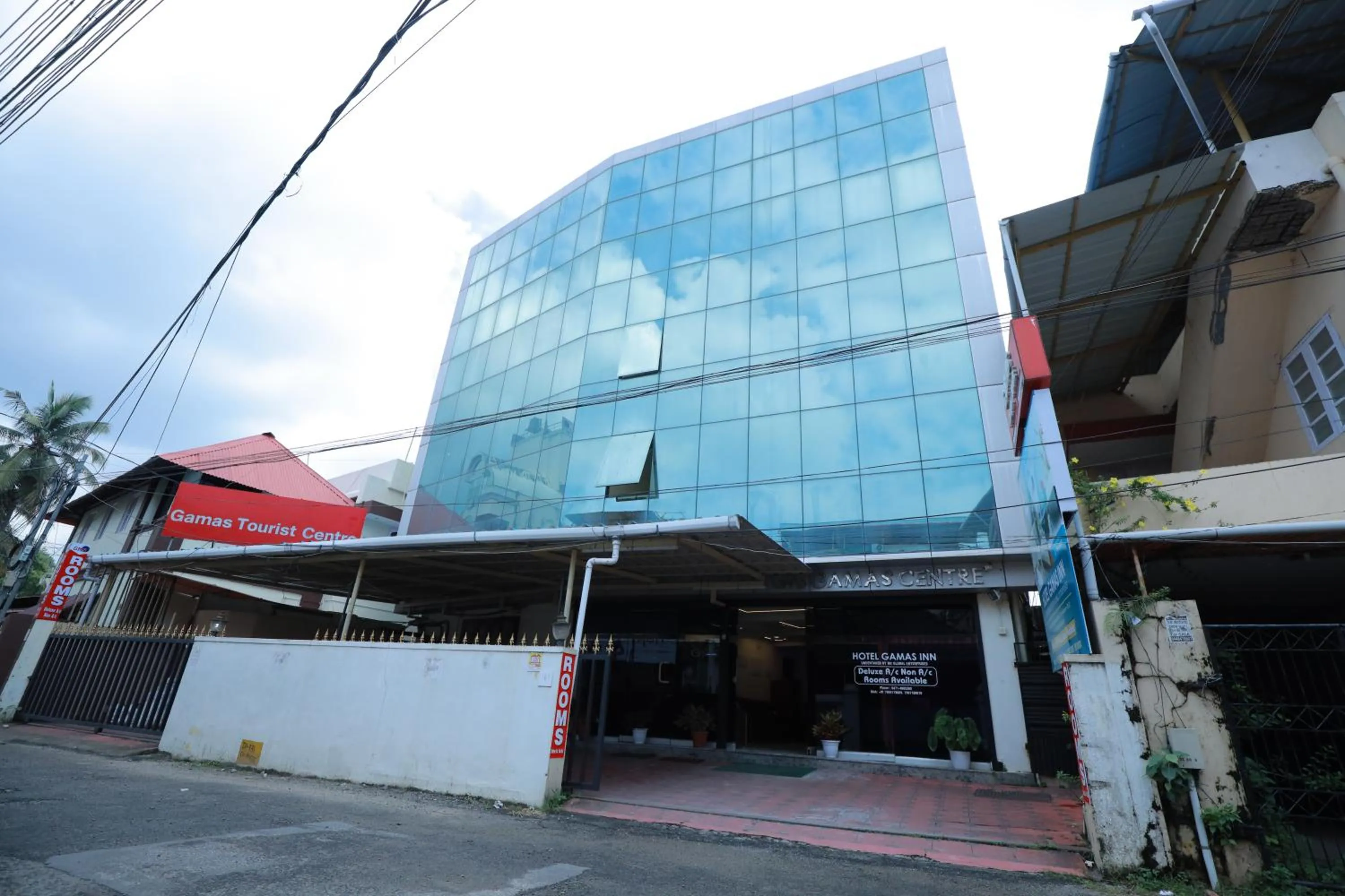 Property building in Hotel Gamas Inn