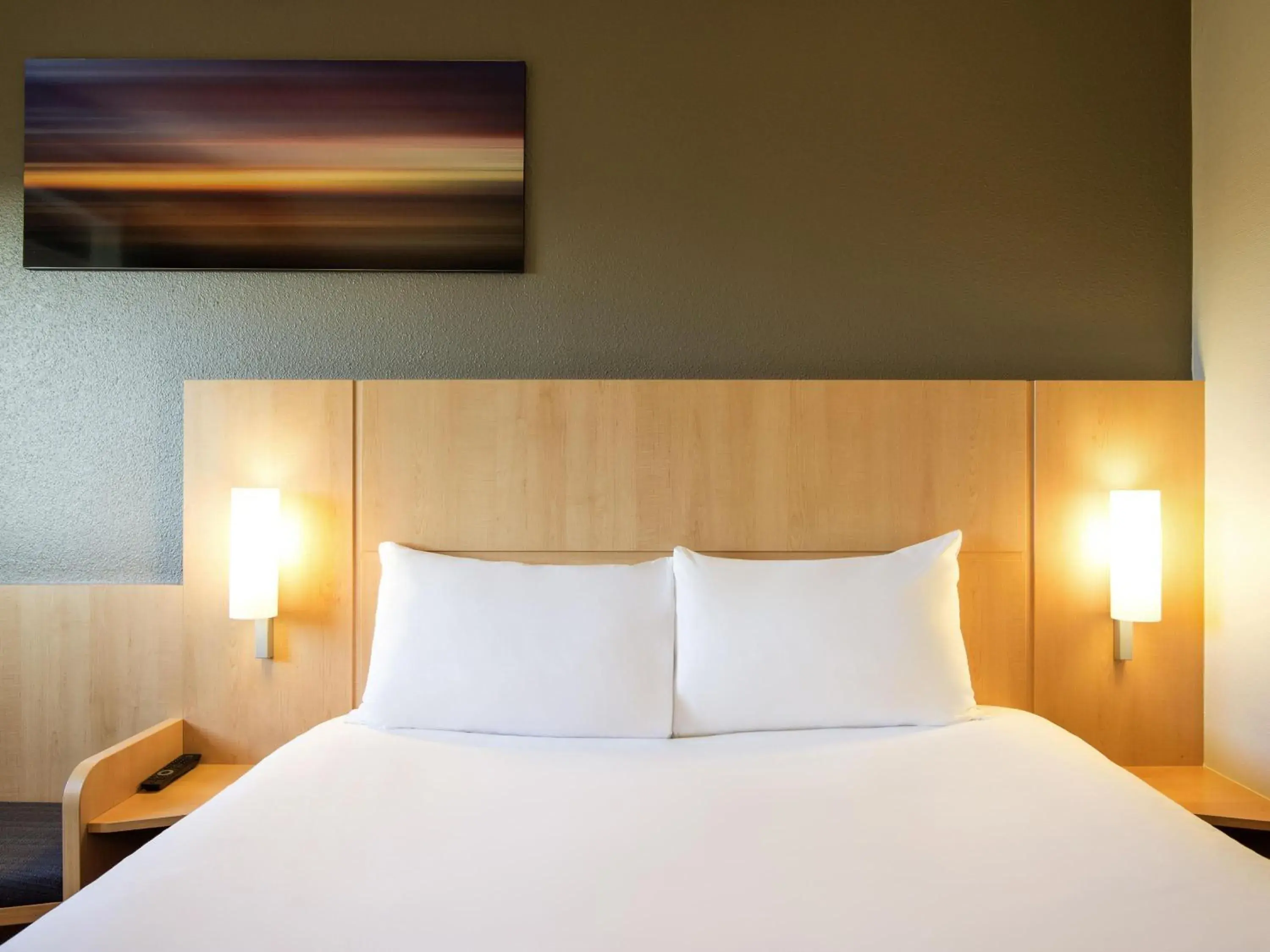 Bedroom, Bed in ibis Utrecht Bedroom, Bed in ibis Utrecht