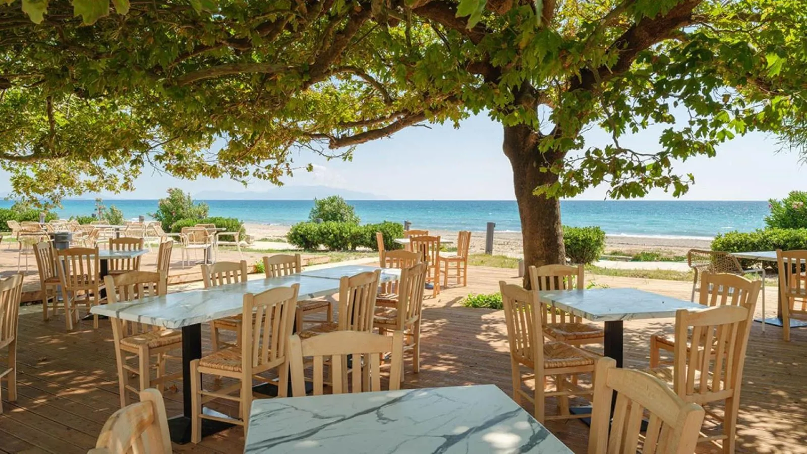 Restaurant/places to eat in Ninos Grand Beach Resort