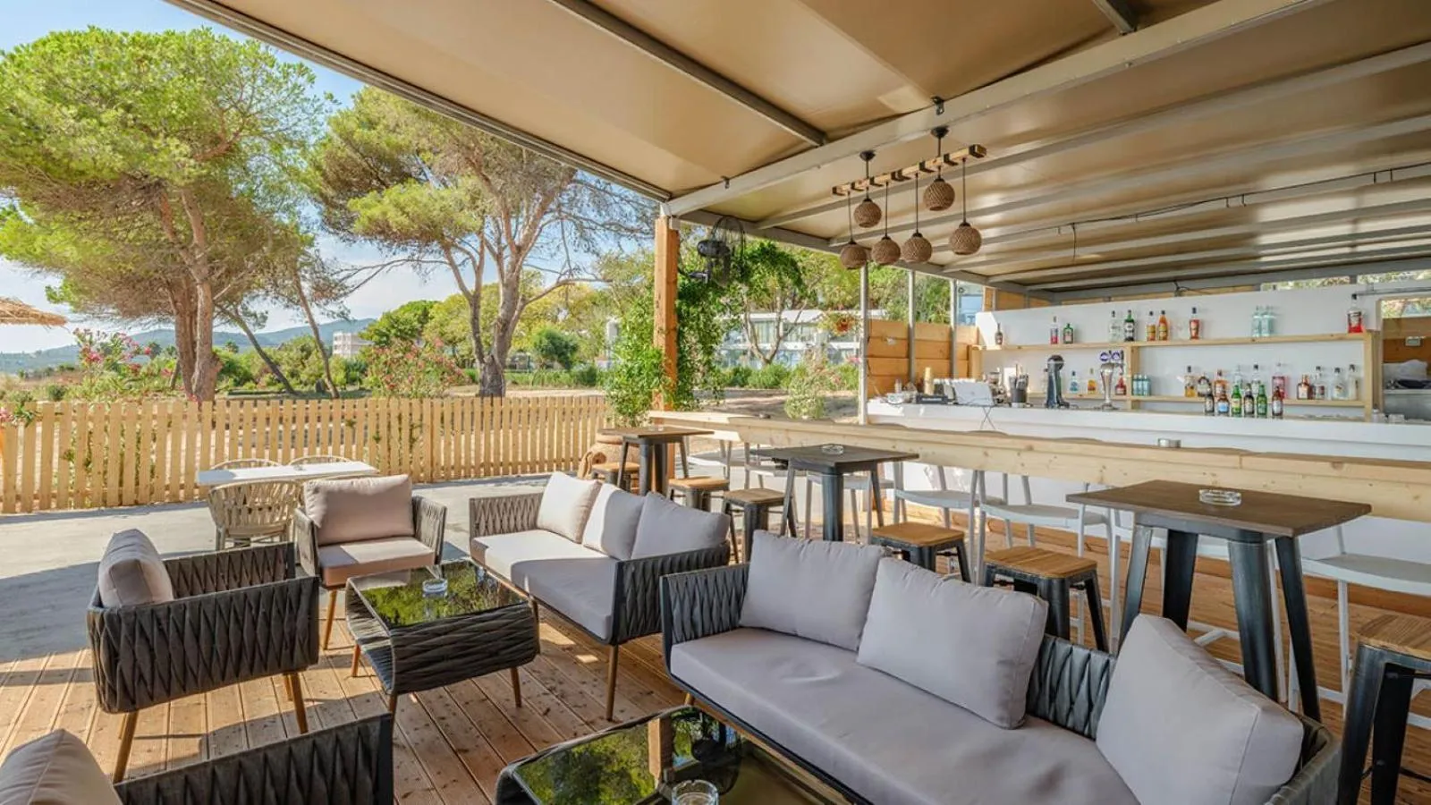 Lounge or bar in Ninos Grand Beach Resort