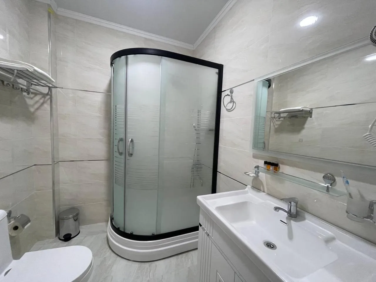 Shower in Anor Qal'a