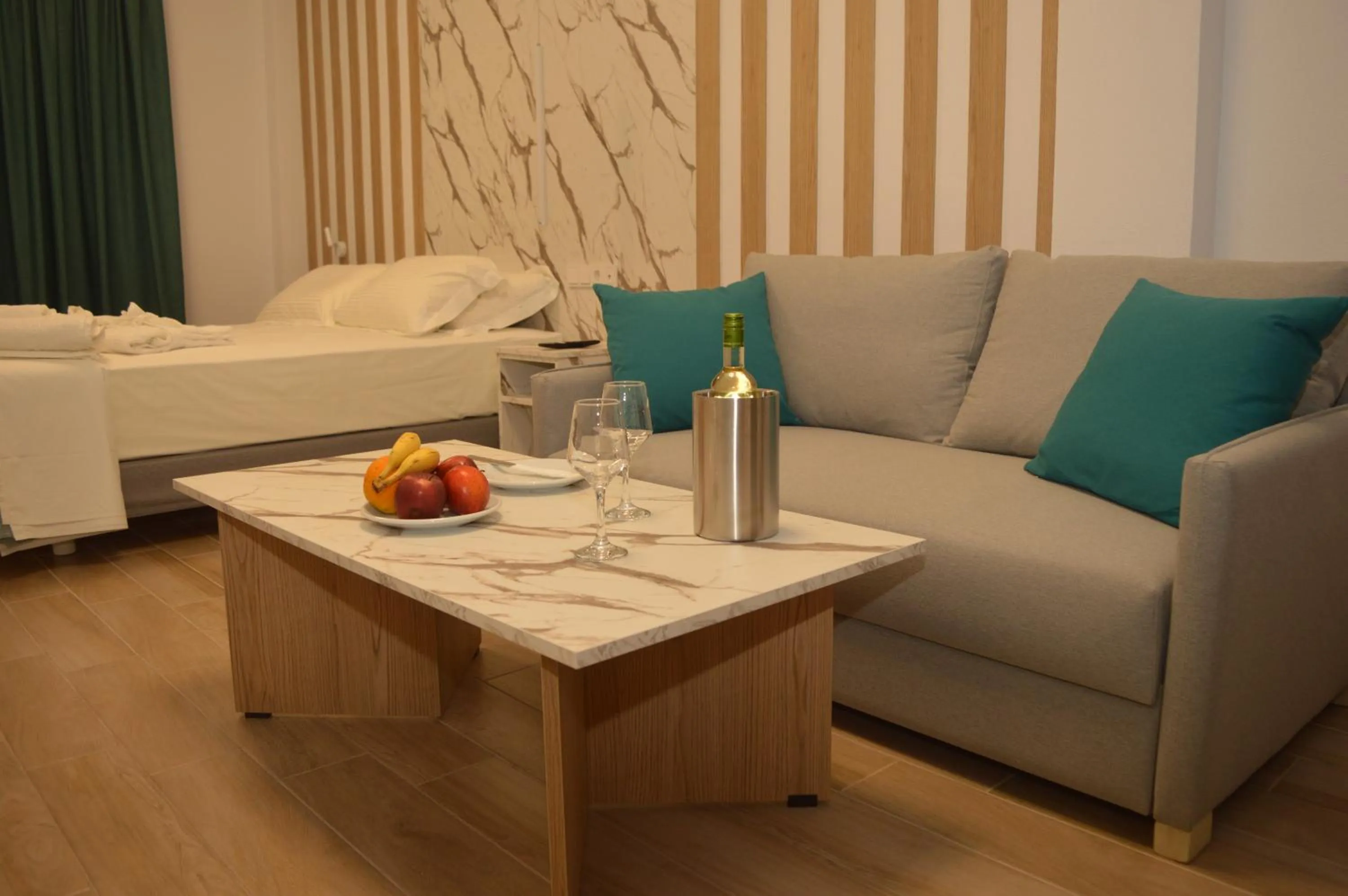 Food and drinks, Bed in Electra Suites