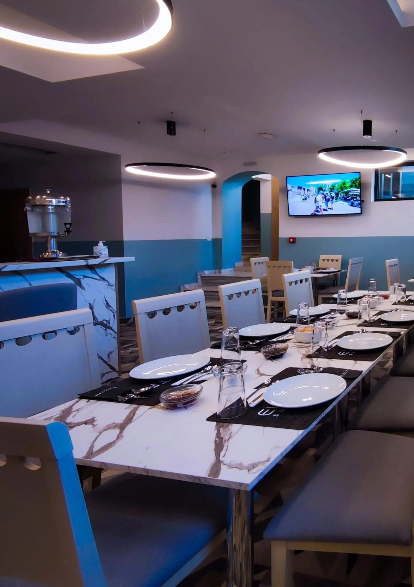 Restaurant/places to eat in Electra Suites