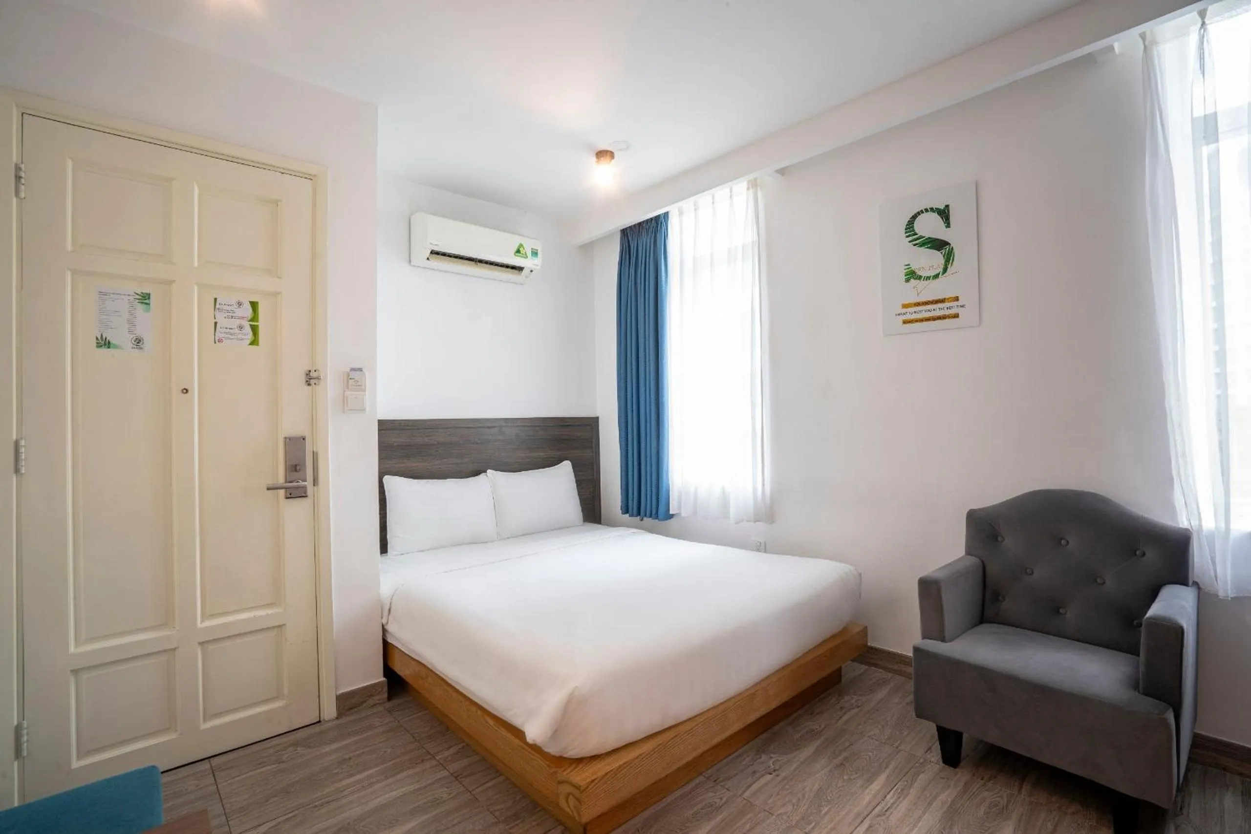 Bedroom, Bed in La Airport Tan Binh Hotel