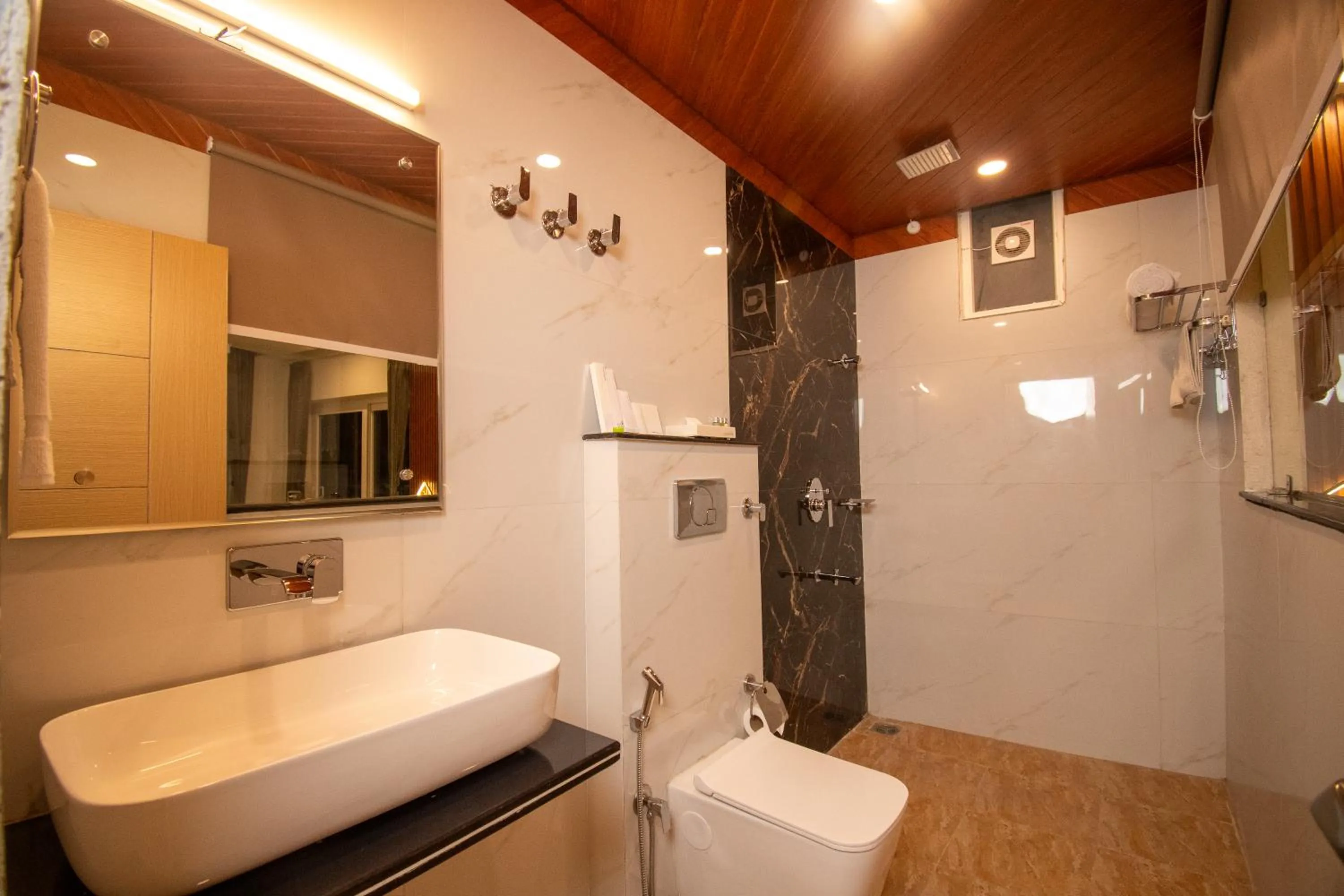 Shower in Hotel JP Hills Rishikesh