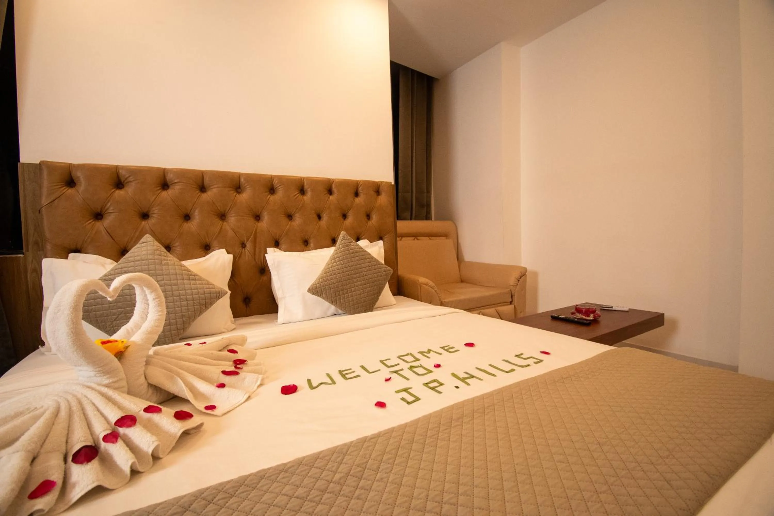 Bed in Hotel JP Hills Rishikesh