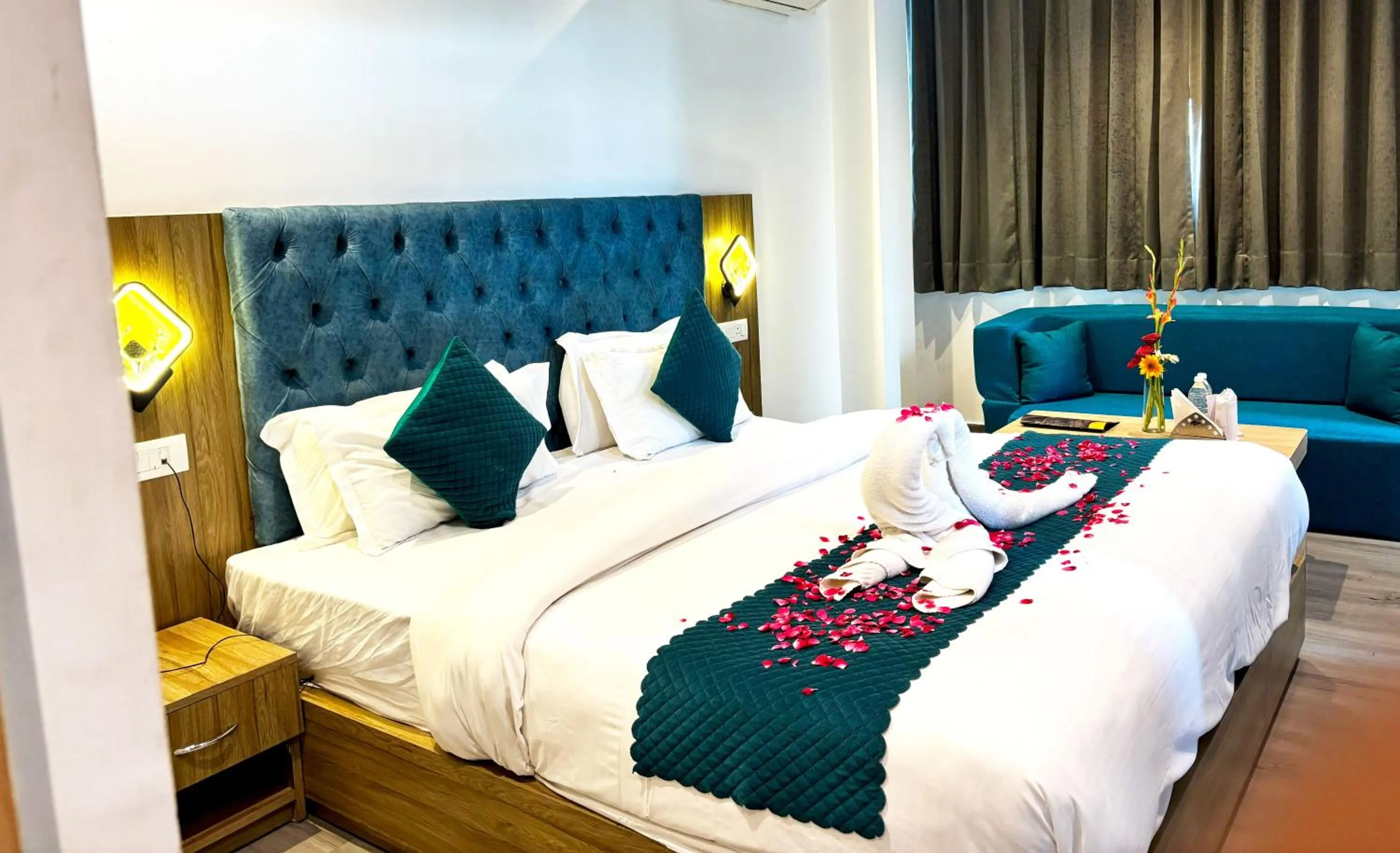 Bedroom, Bed in Hotel JP Hills Rishikesh