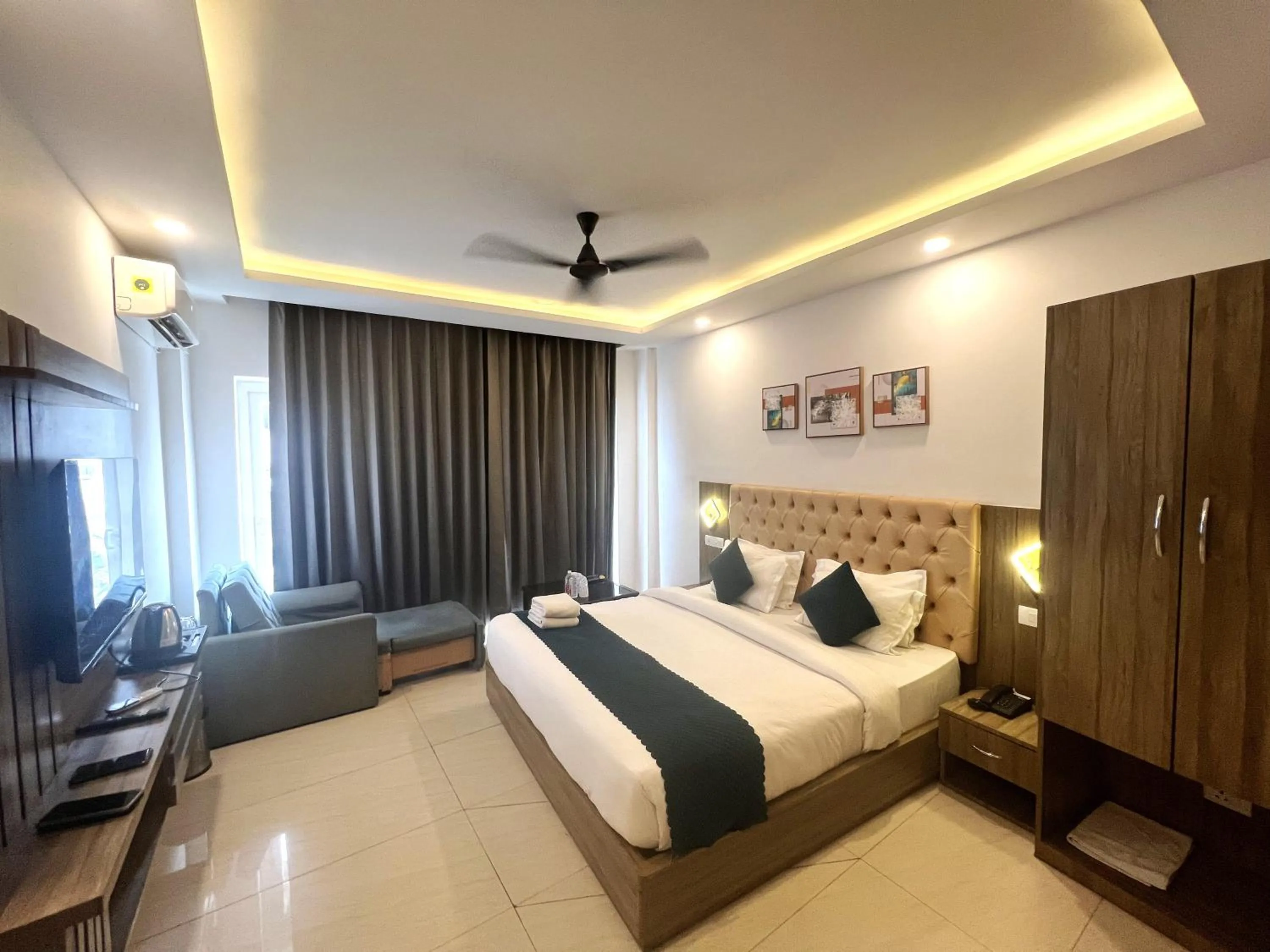 Bedroom, Bed in Hotel JP Hills Rishikesh