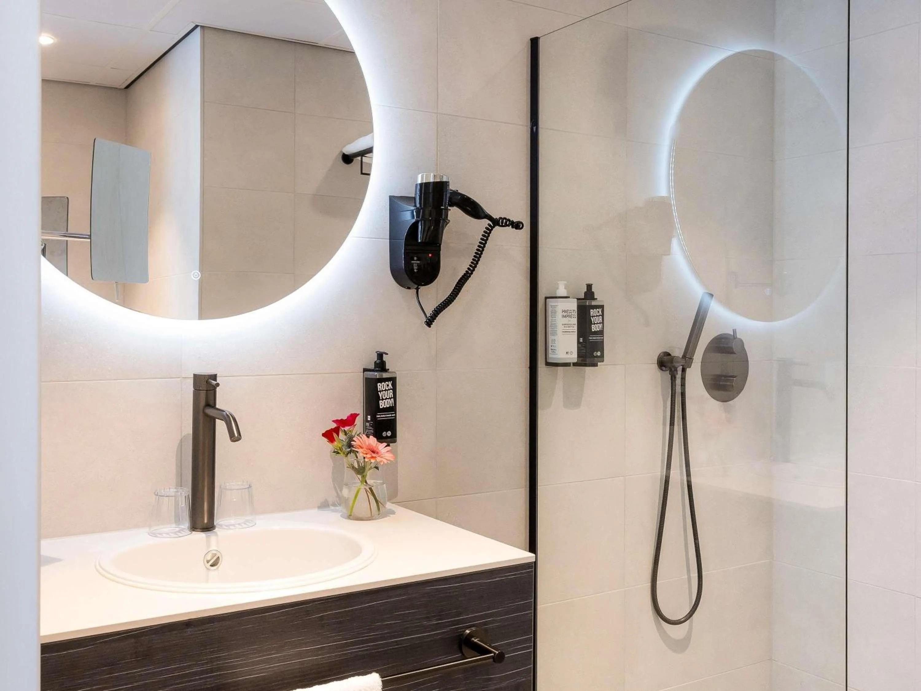 Bedroom in ibis Styles Den Haag Scheveningen