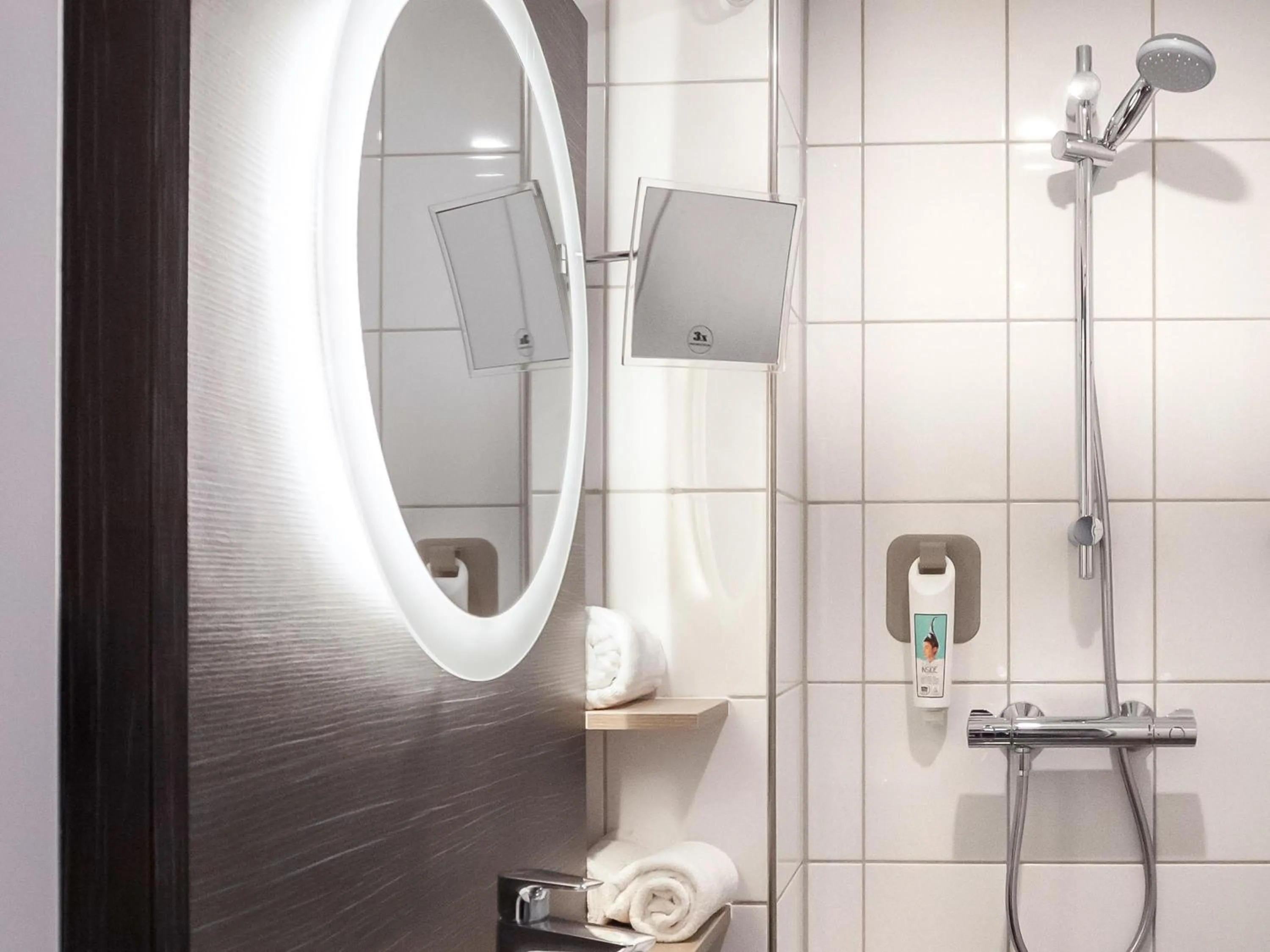 Bedroom in ibis Styles Den Haag Scheveningen