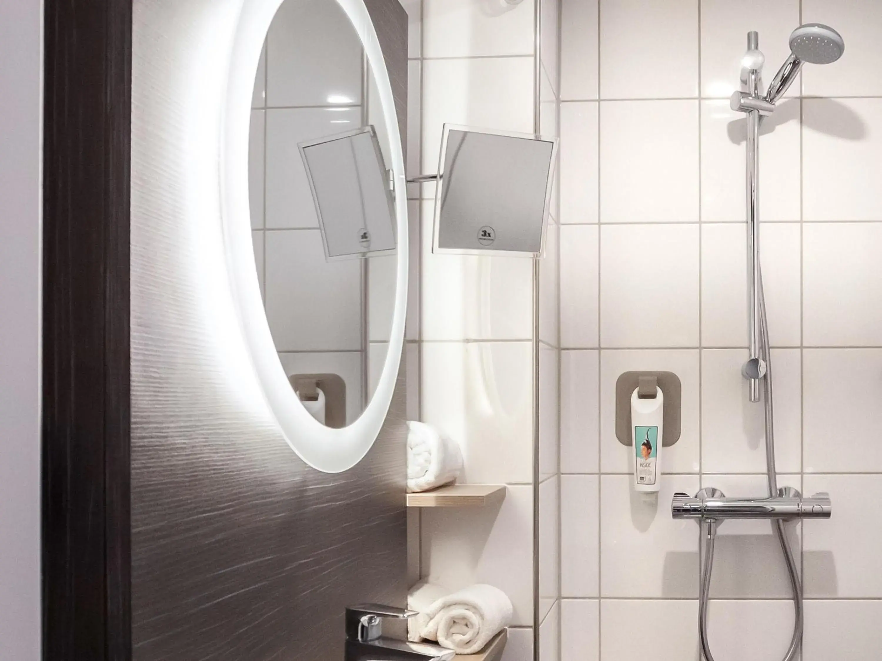 Bedroom in ibis Styles Den Haag Scheveningen Bedroom in ibis Styles Den Haag Scheveningen