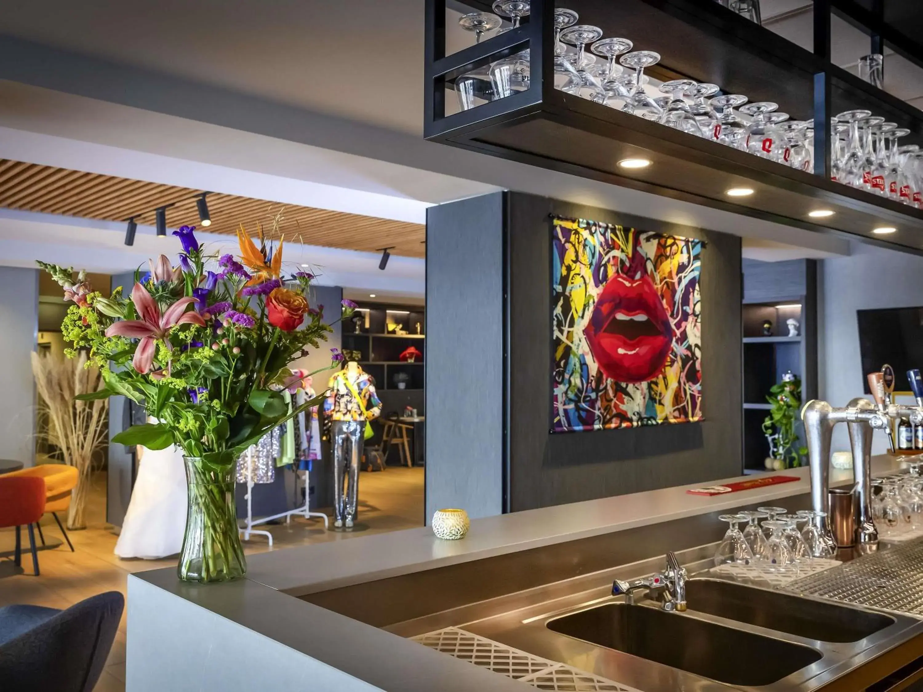 Lounge or bar in ibis Styles Den Haag Scheveningen Lounge or bar in ibis Styles Den Haag Scheveningen