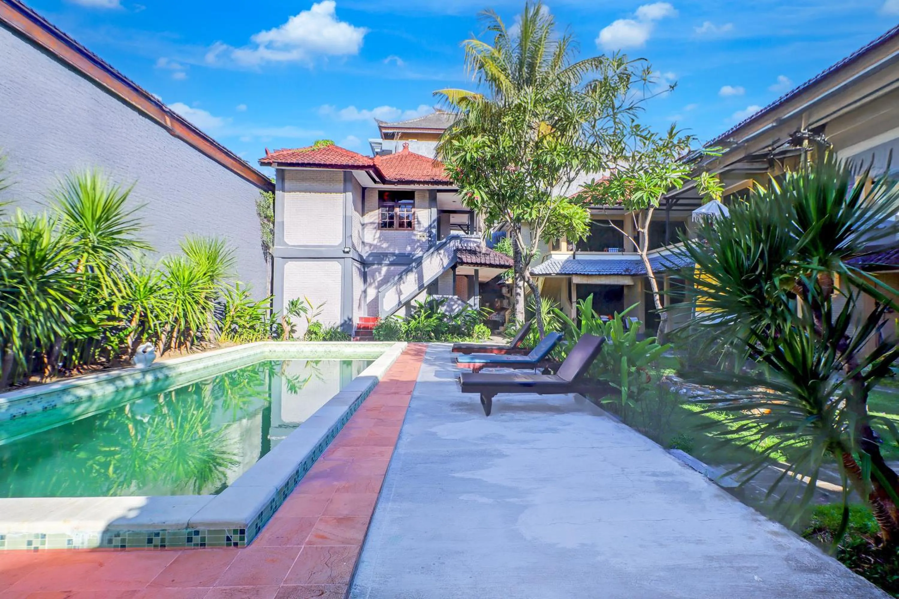 Swimming pool in Collection O Legian Near Bimc Hospital Nusa Uda Formerly Anna Kuta Inn